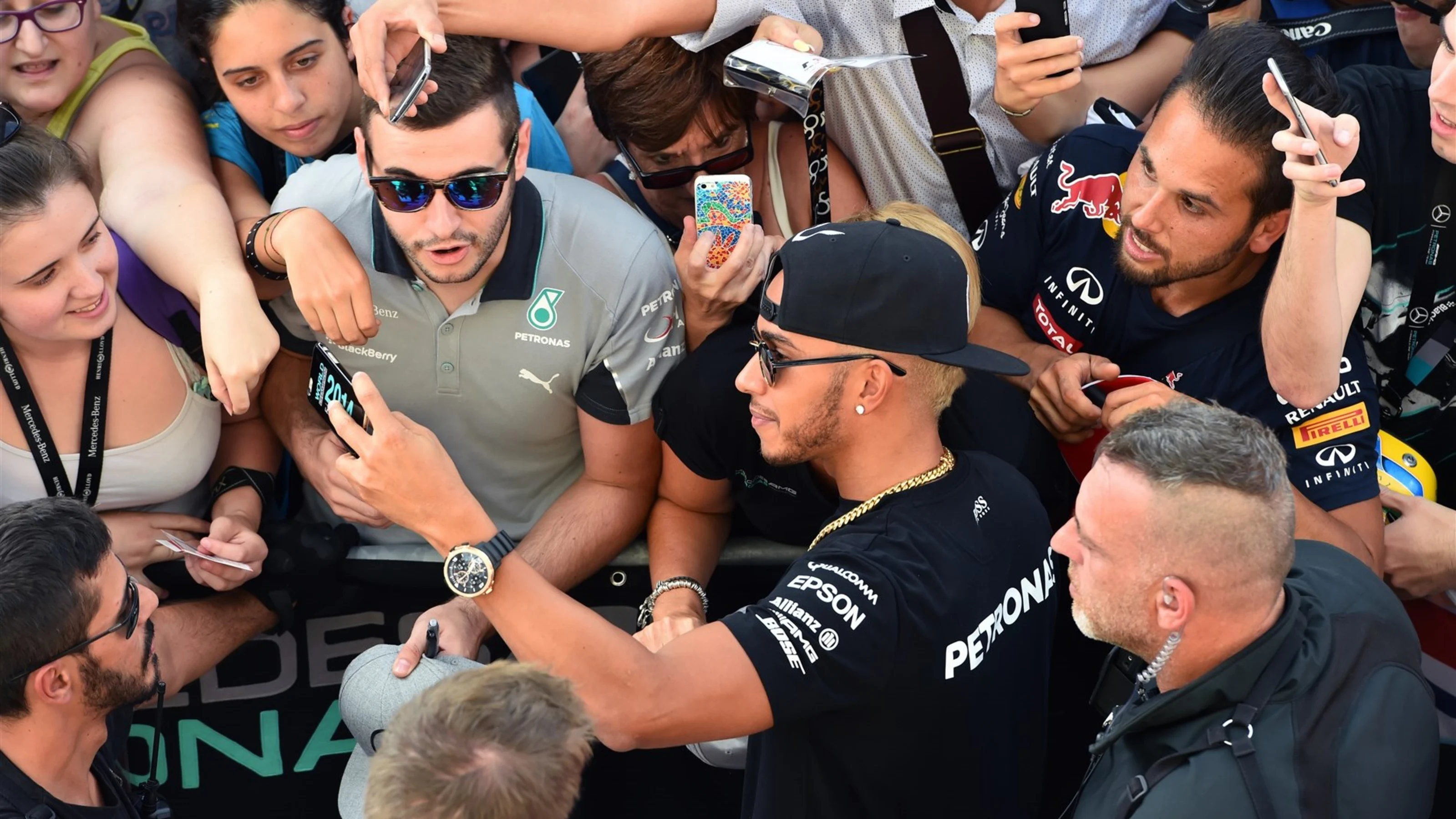 Lewis Hamilton (GBR) Mercedes AMG F1 poses for a selfie photo with the fans at Formula One World