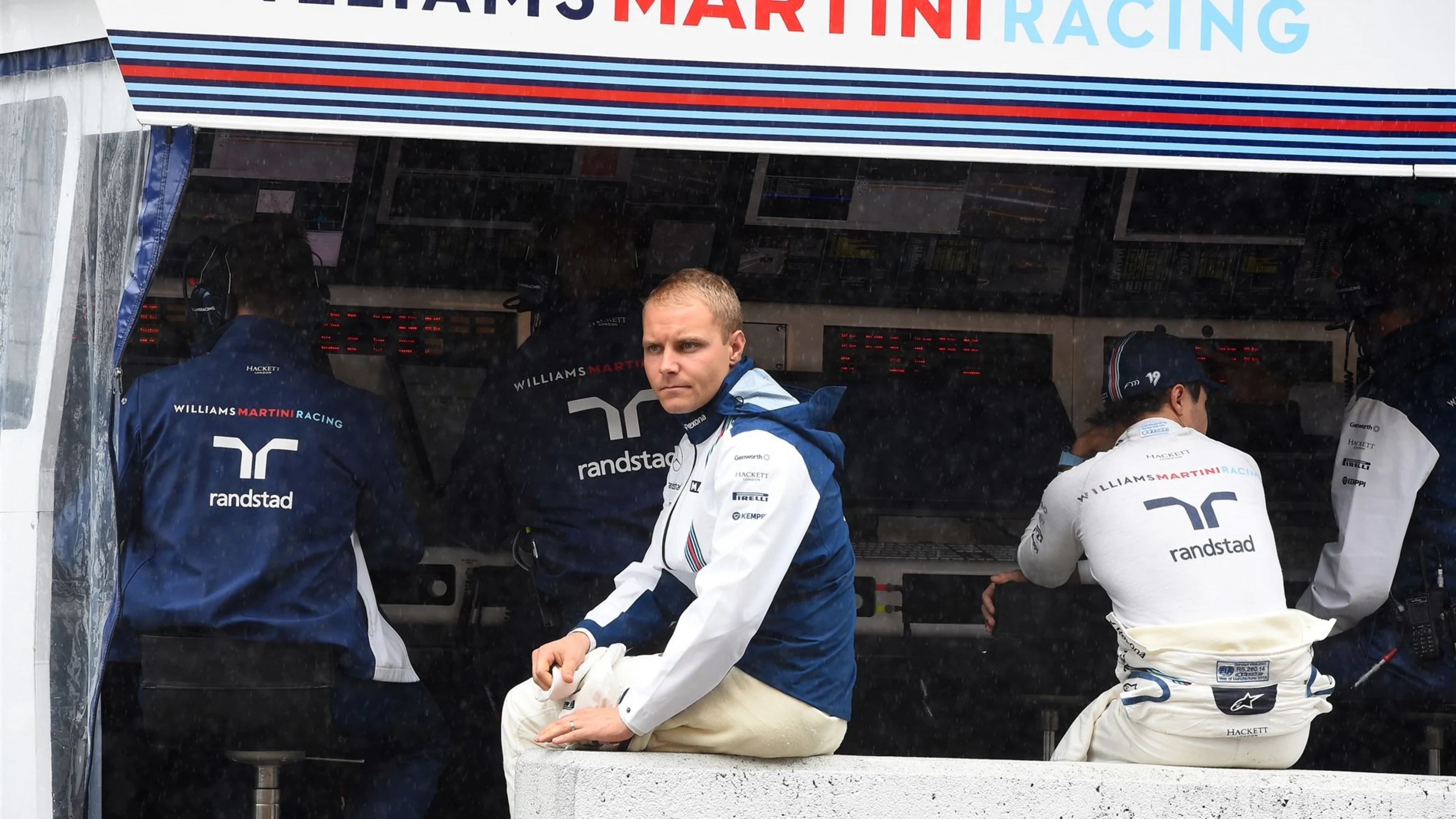 Valtteri Bottas (FIN) Williams and Felipe Massa (BRA) Williams in the gantry at Formula One World