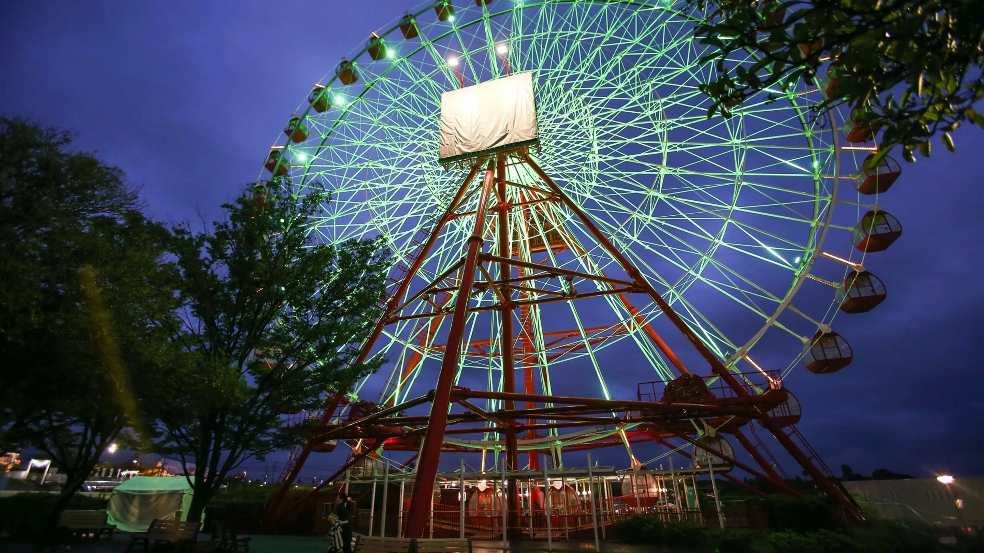 Atmosphere and Ferris wheel at Formula One World Championship, Rd14, Japanese Grand Prix, Practice,