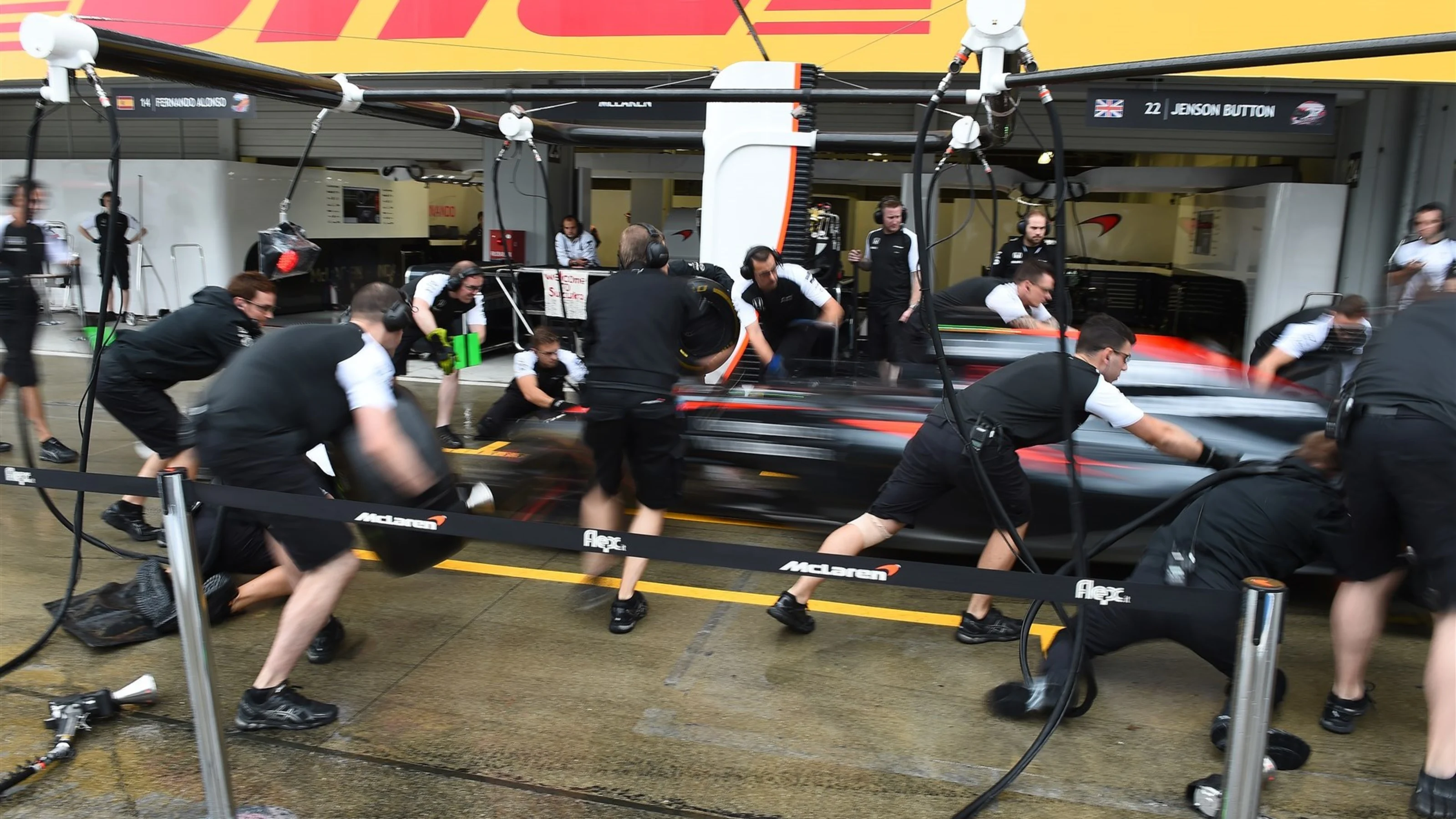 McLaren practice pit stops at Formula One World Championship, Rd14, Japanese Grand Prix, Practice,