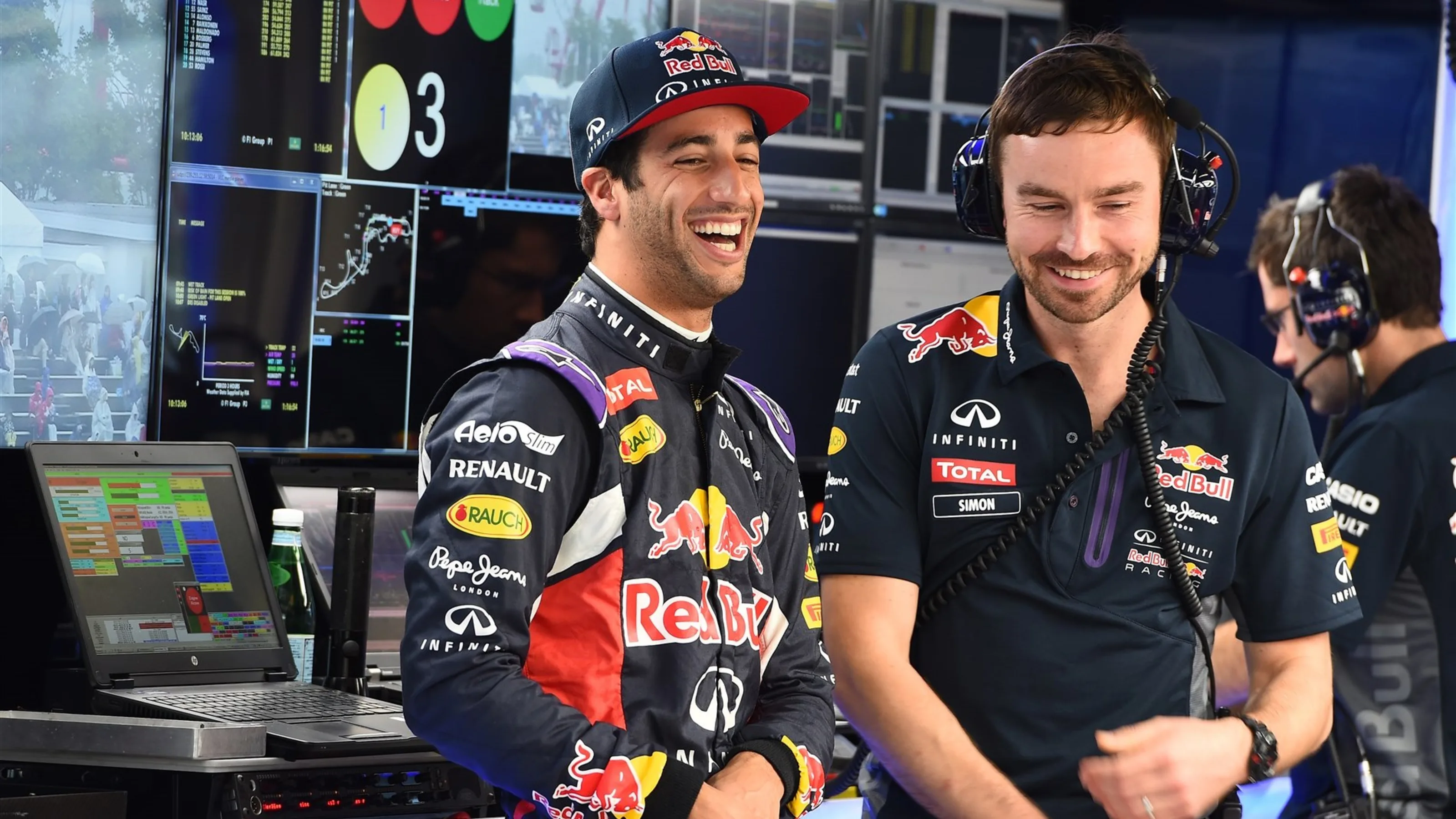 Daniel Ricciardo (AUS) Red Bull Racing and Simon Rennie (GBR) Red Bull Racing Race Engineer at