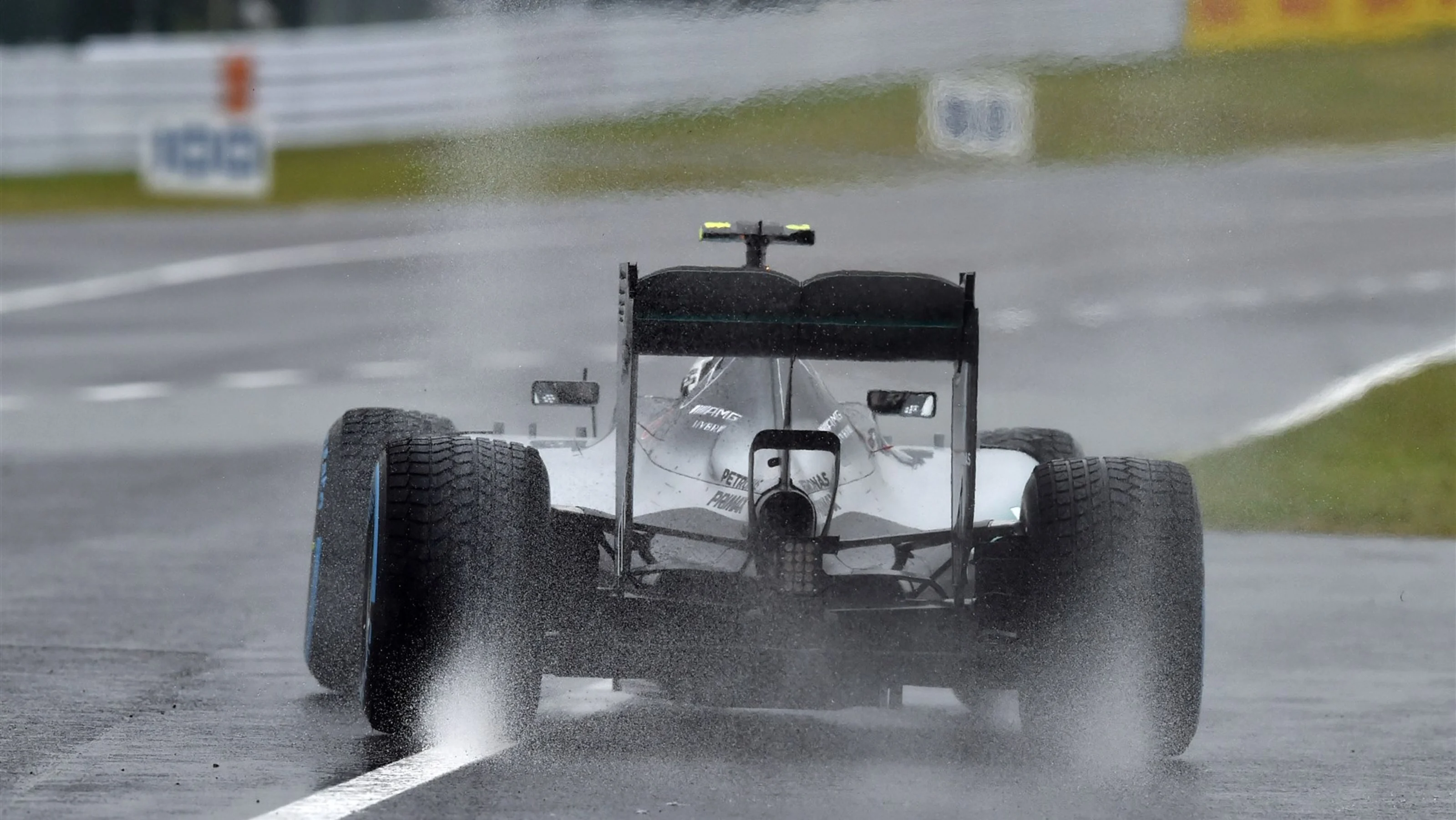 Nico Rosberg (GER) Mercedes AMG F1 W06 at Formula One World Championship, Rd14, Japanese Grand