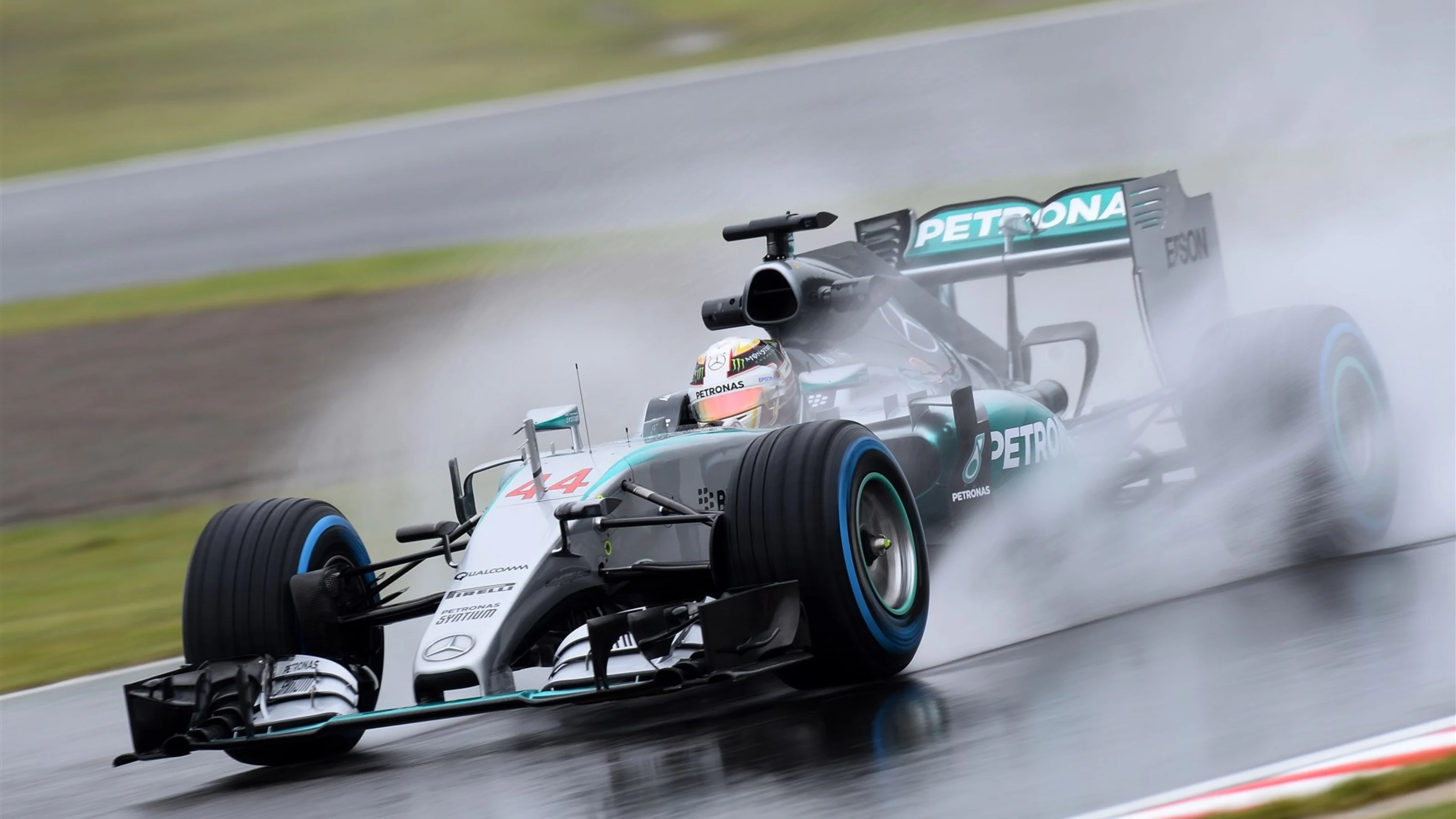 Lewis Hamilton (GBR) Mercedes AMG F1 W06 at Formula One World Championship, Rd14, Japanese Grand