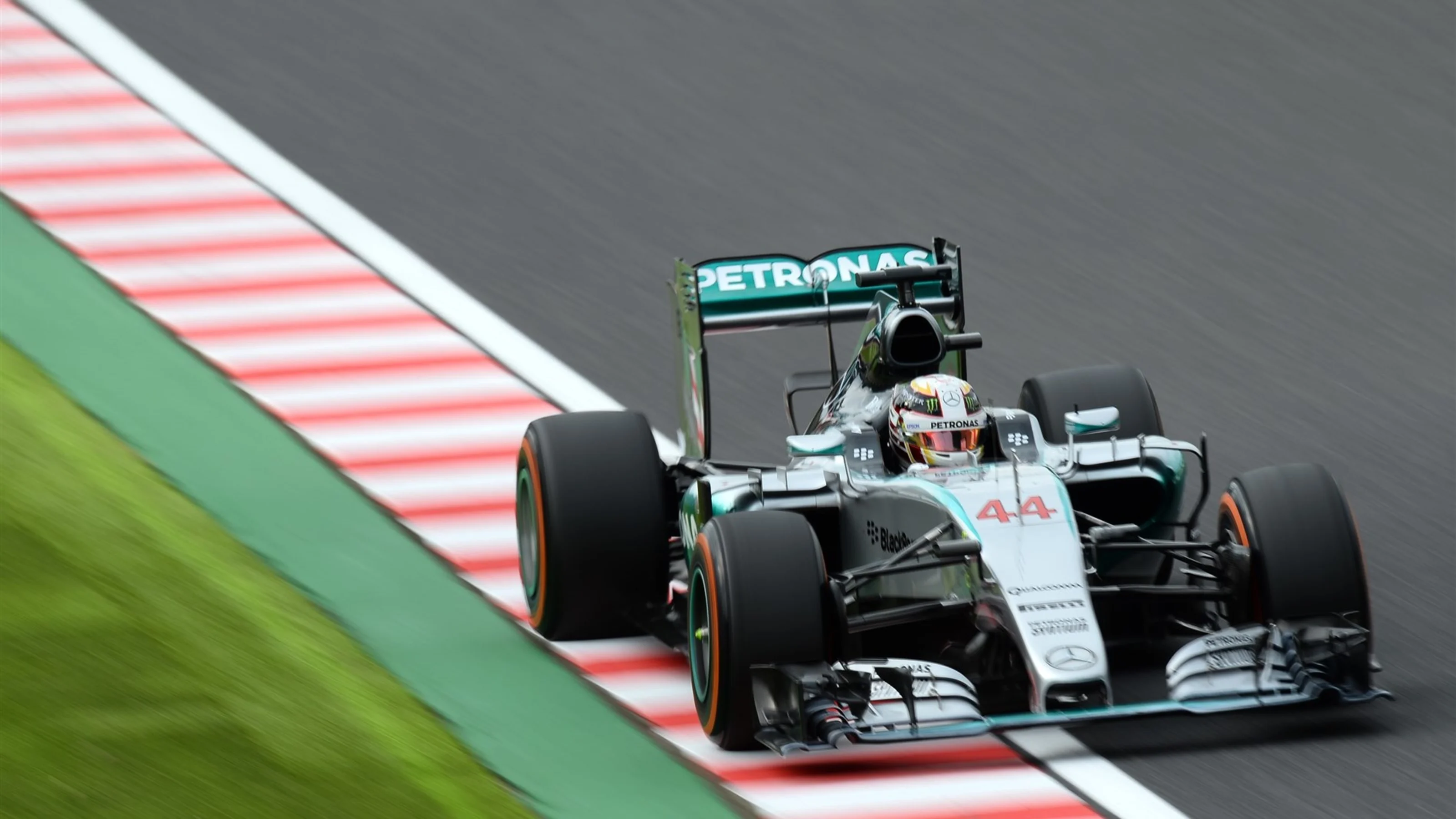 Lewis Hamilton (GBR) Mercedes AMG F1 W06 at Formula One World Championship, Rd14, Japanese Grand