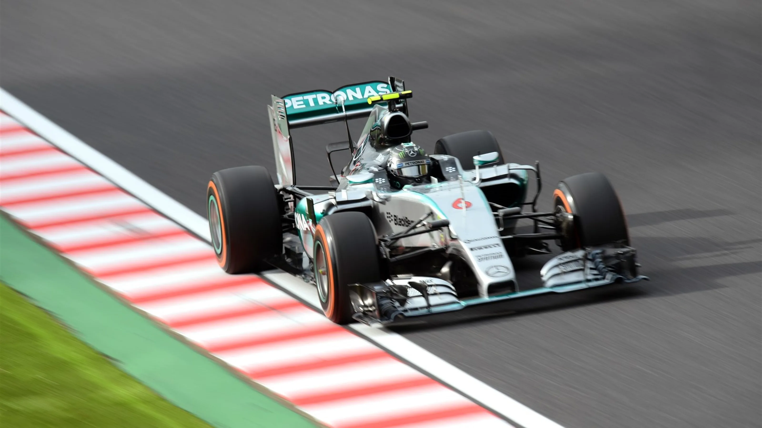 Nico Rosberg (GER) Mercedes AMG F1 W06 at Formula One World Championship, Rd14, Japanese Grand