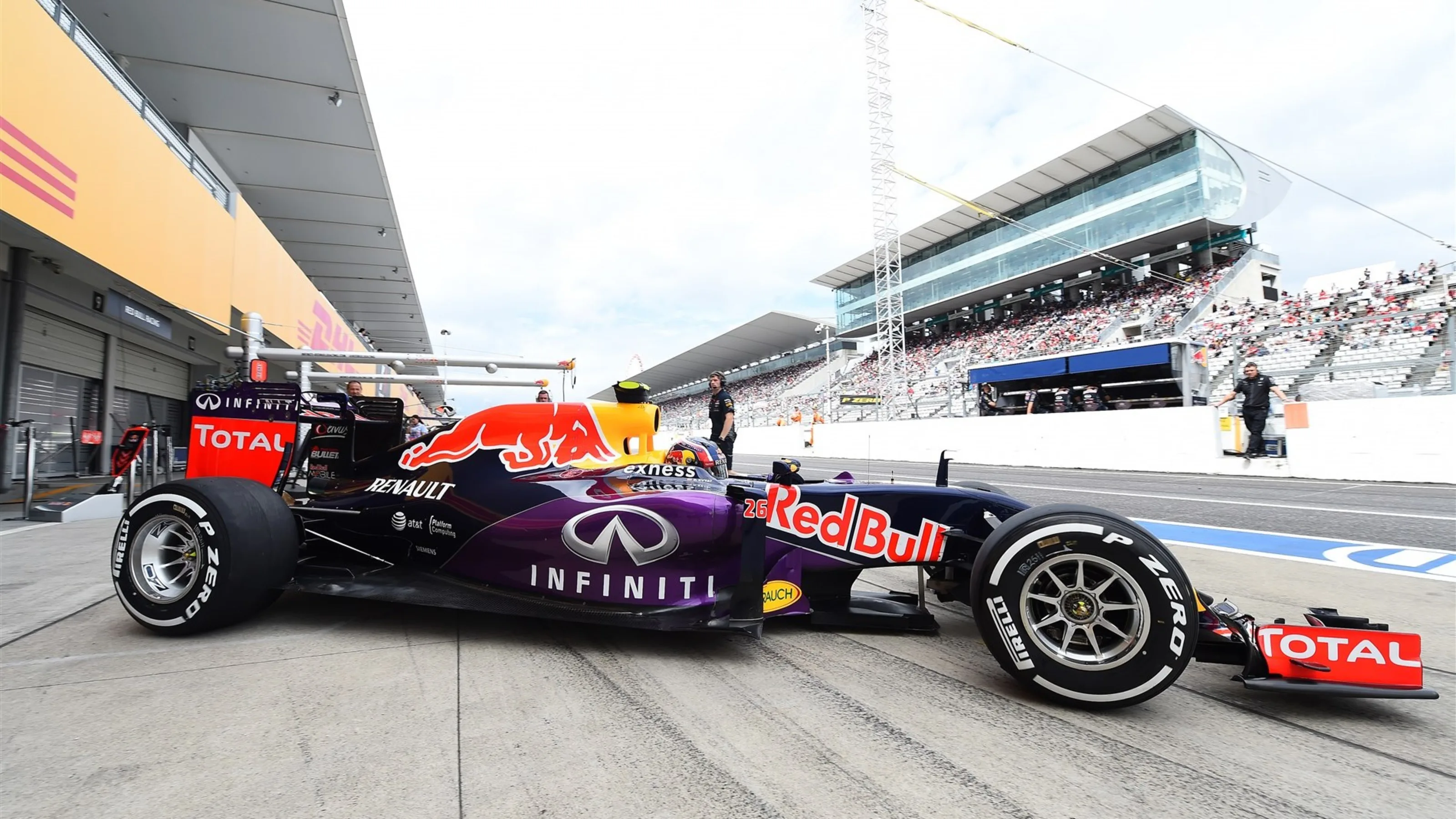 Daniil Kvyat (RUS) Red Bull Racing RB11 at Formula One World Championship, Rd14, Japanese Grand