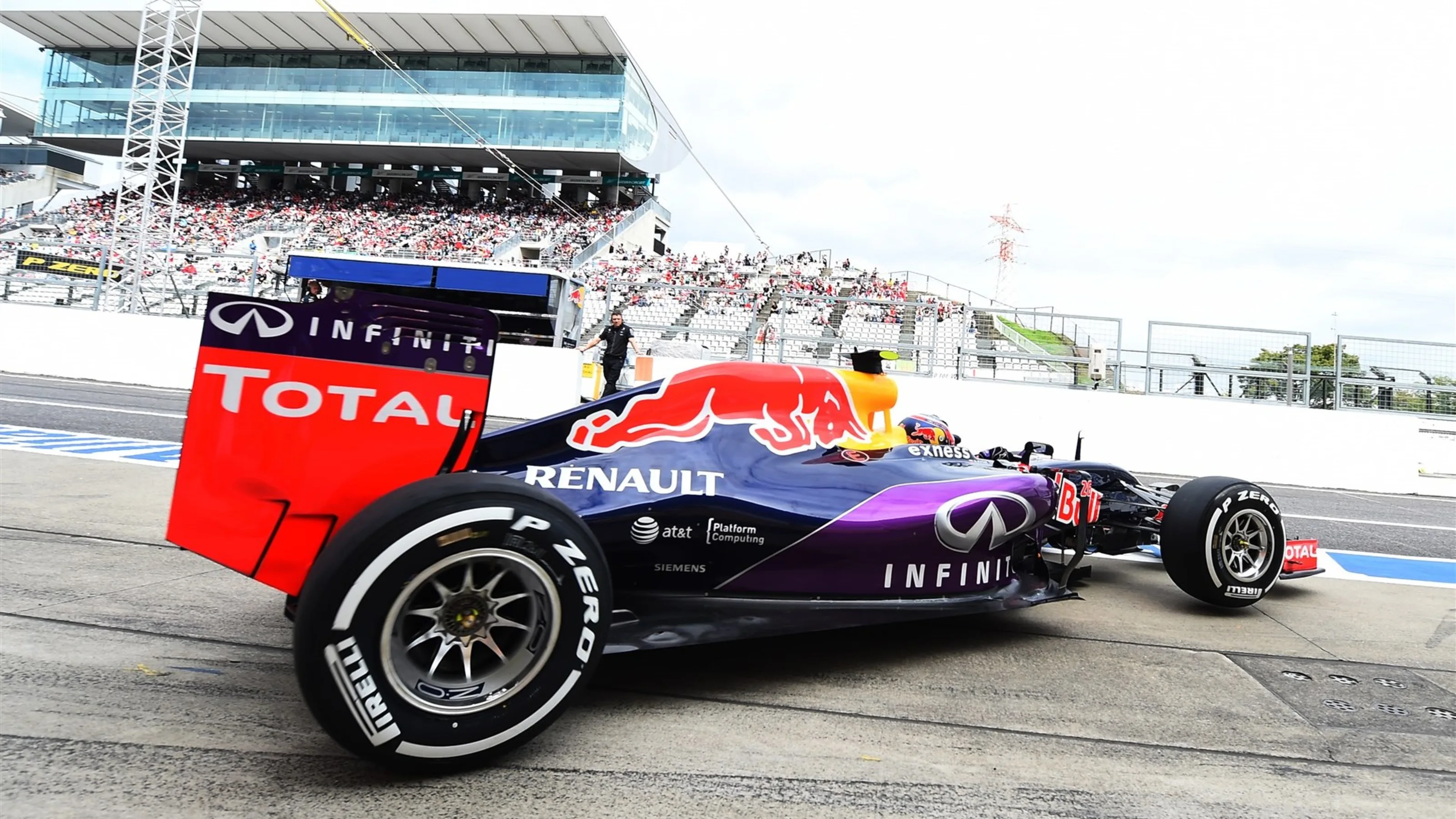 Daniil Kvyat (RUS) Red Bull Racing RB11 at Formula One World Championship, Rd14, Japanese Grand