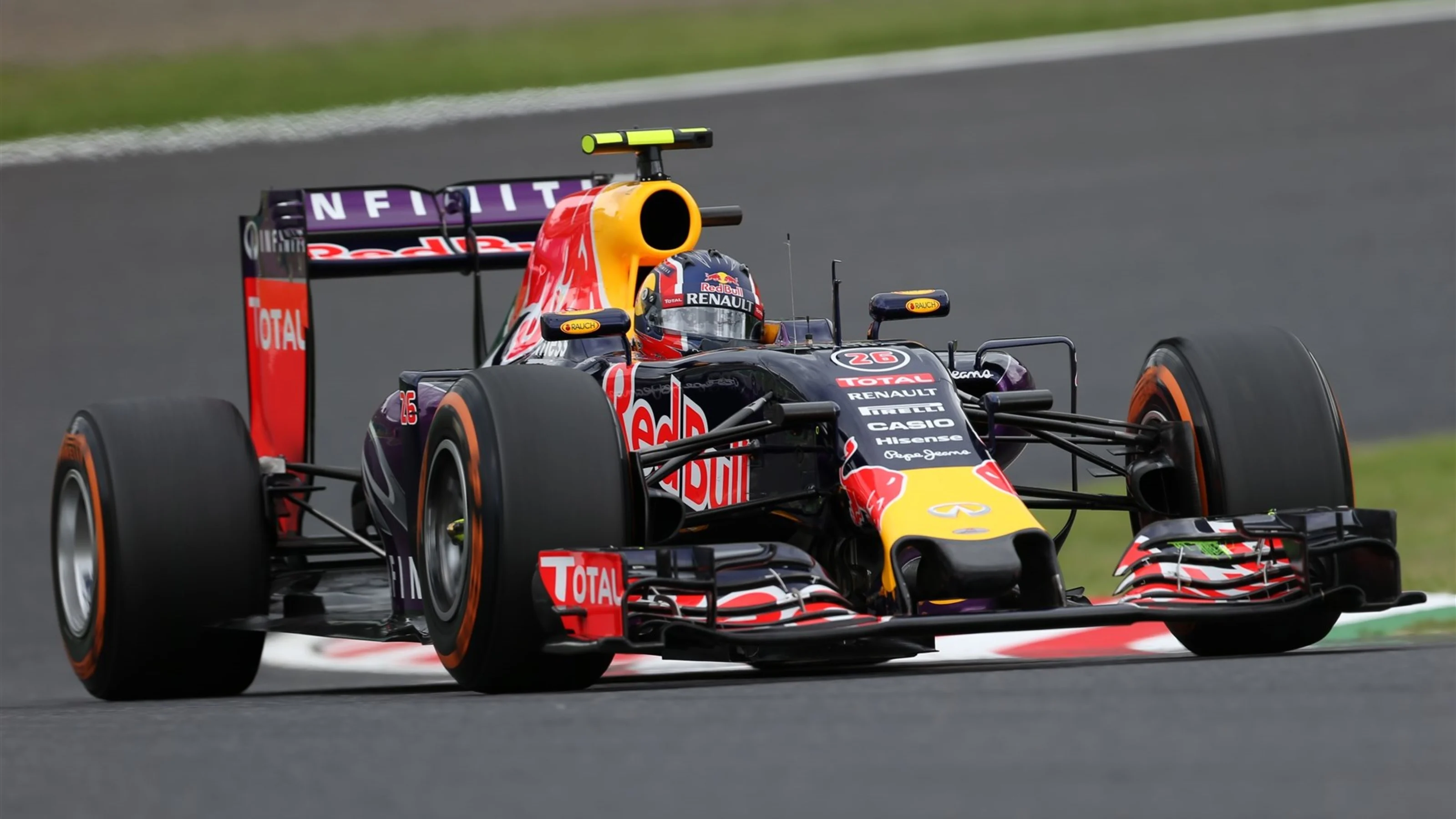 Daniil Kvyat (RUS) Red Bull Racing RB11 at Formula One World Championship, Rd14, Japanese Grand