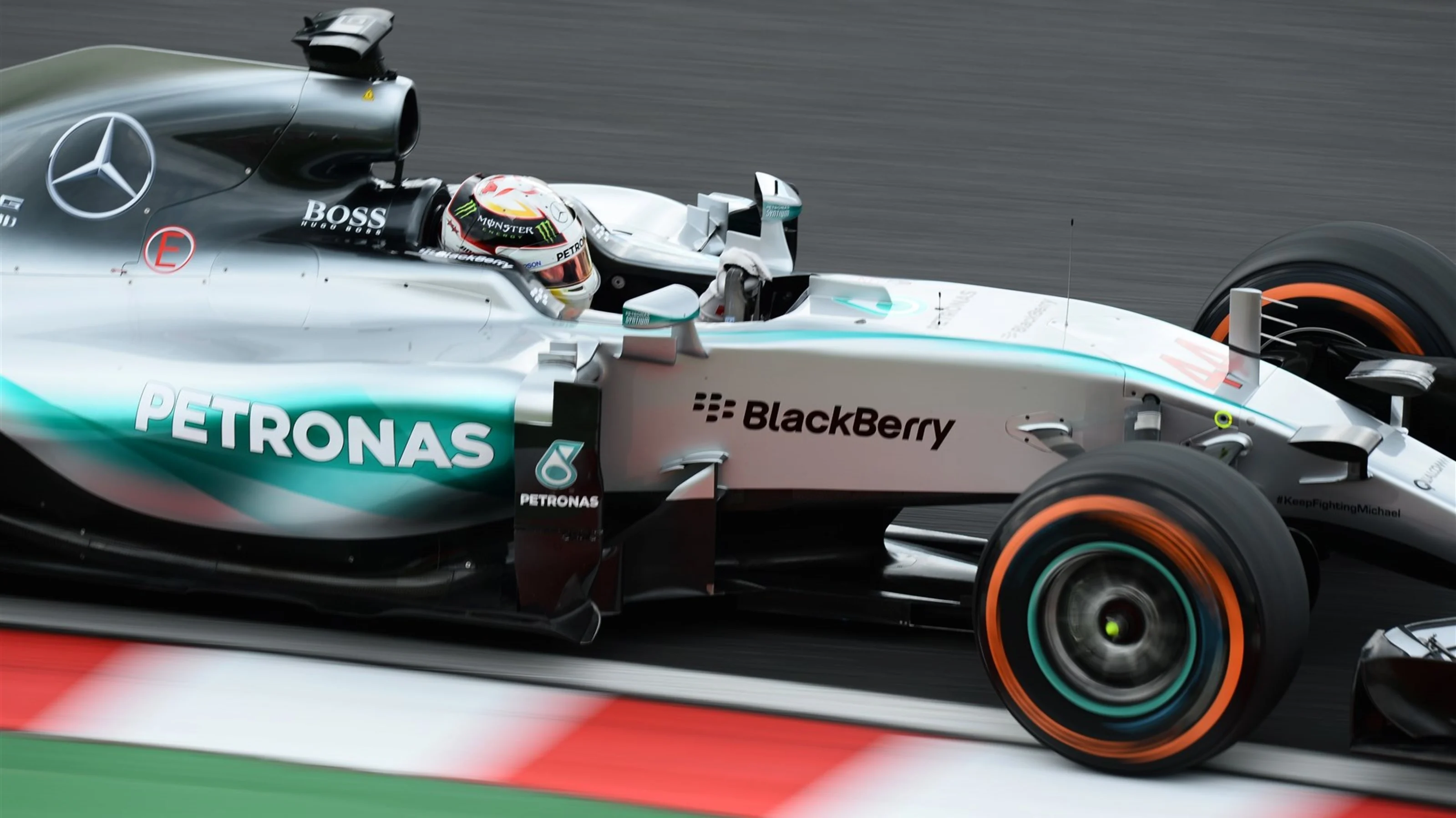 Lewis Hamilton (GBR) Mercedes AMG F1 W06 at Formula One World Championship, Rd14, Japanese Grand