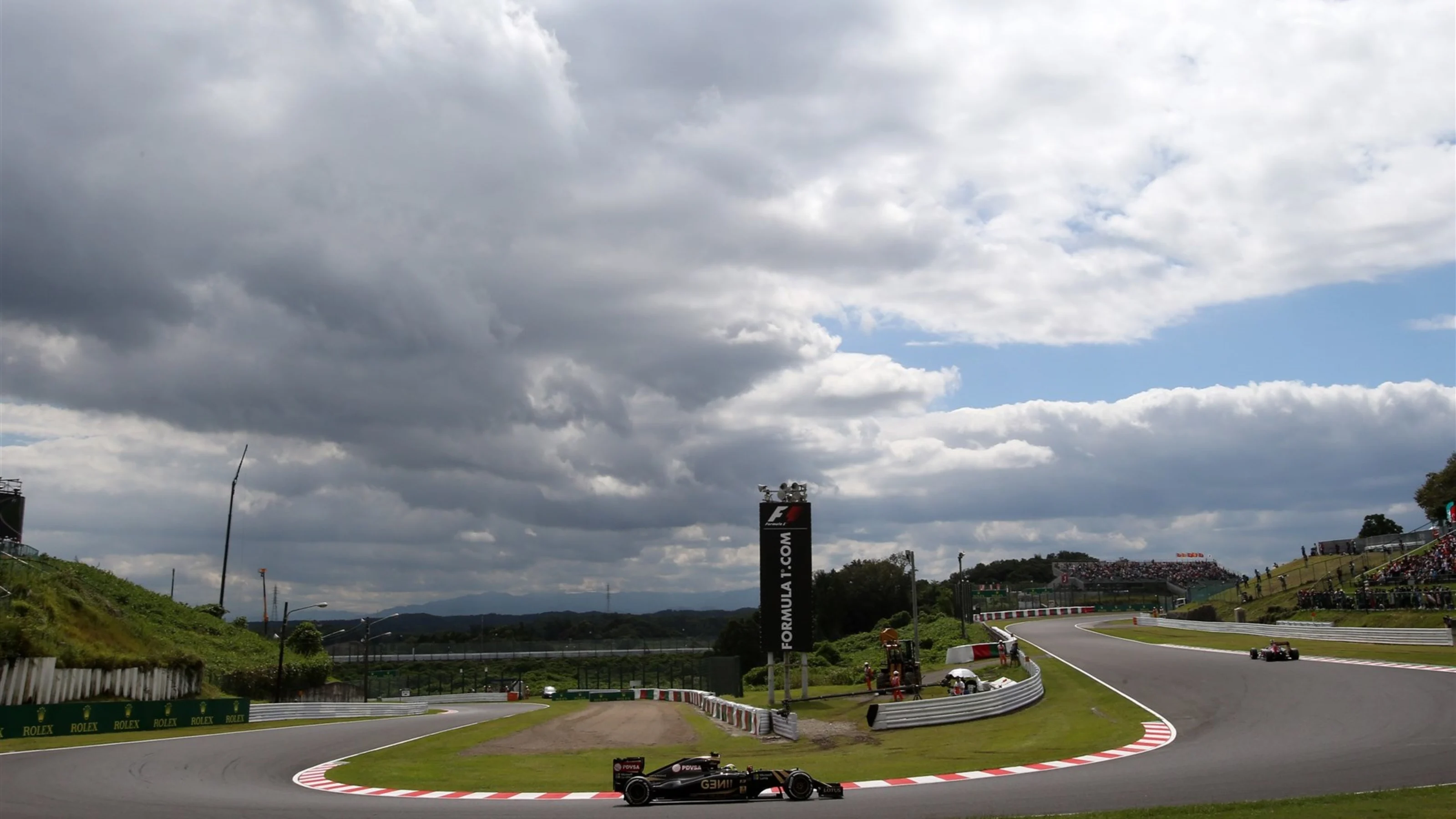 Pastor Maldonado (VEN) Lotus E23 Hybrid at Formula One World Championship, Rd14, Japanese Grand