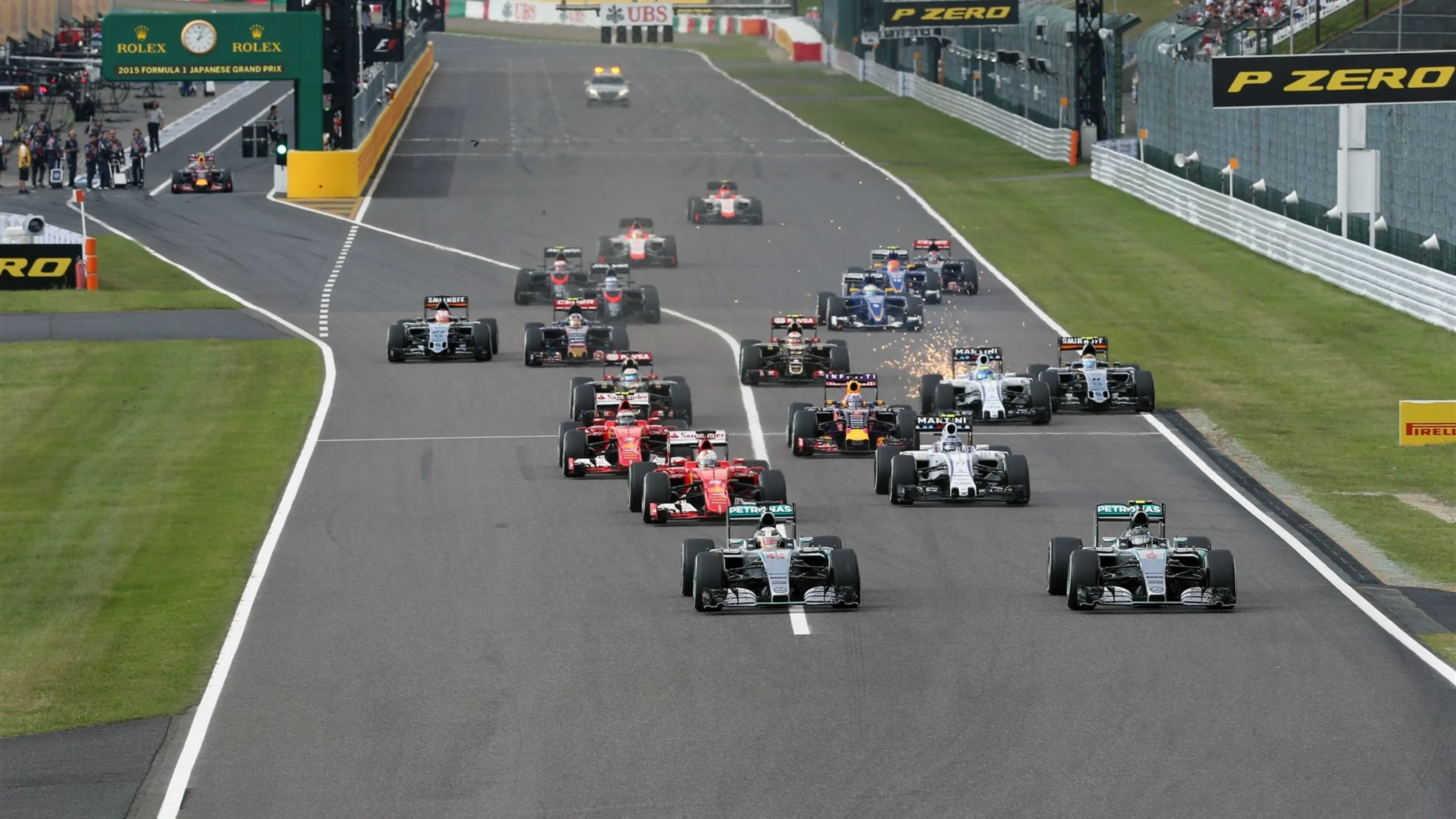 Lewis Hamilton (GBR) Mercedes AMG F1 W06 and Nico Rosberg (GER) Mercedes AMG F1 W06 battle for
