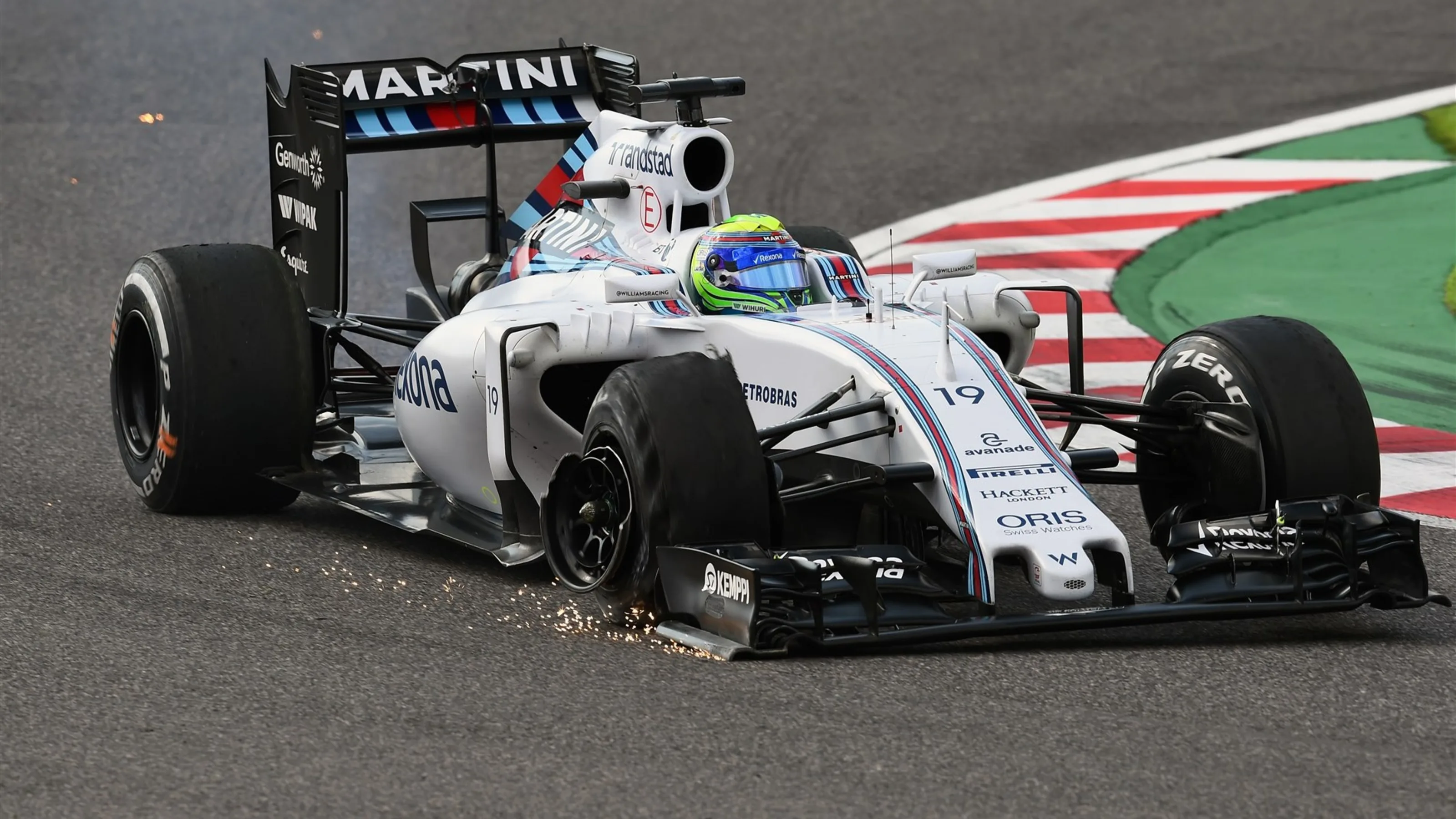 Felipe Massa (BRA) Williams FW37 with front puncture on lap one at Formula One World Championship,