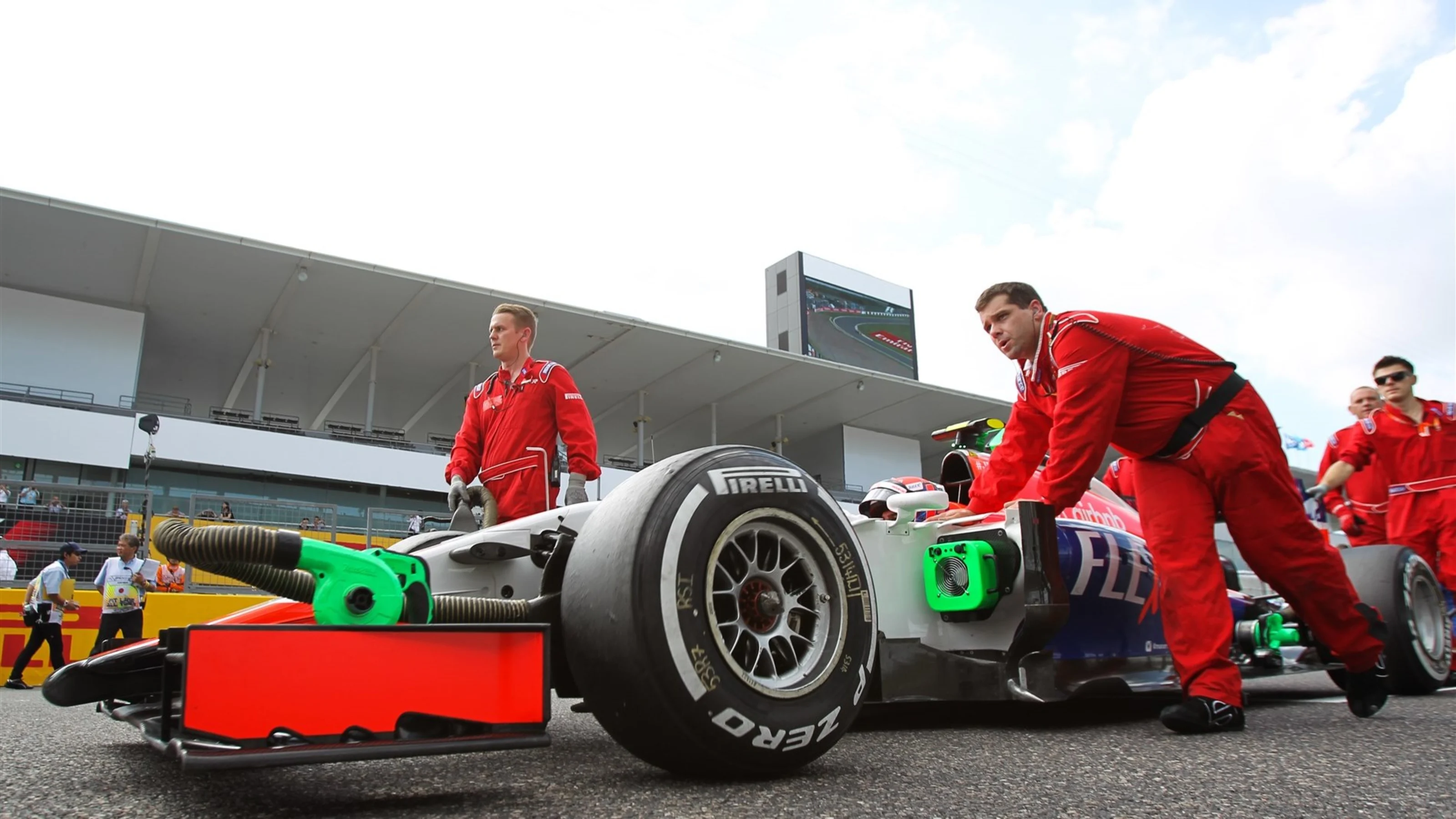 Alexander Rossi (USA) Manor GP and team on the grid at Formula One World Championship, Rd14,