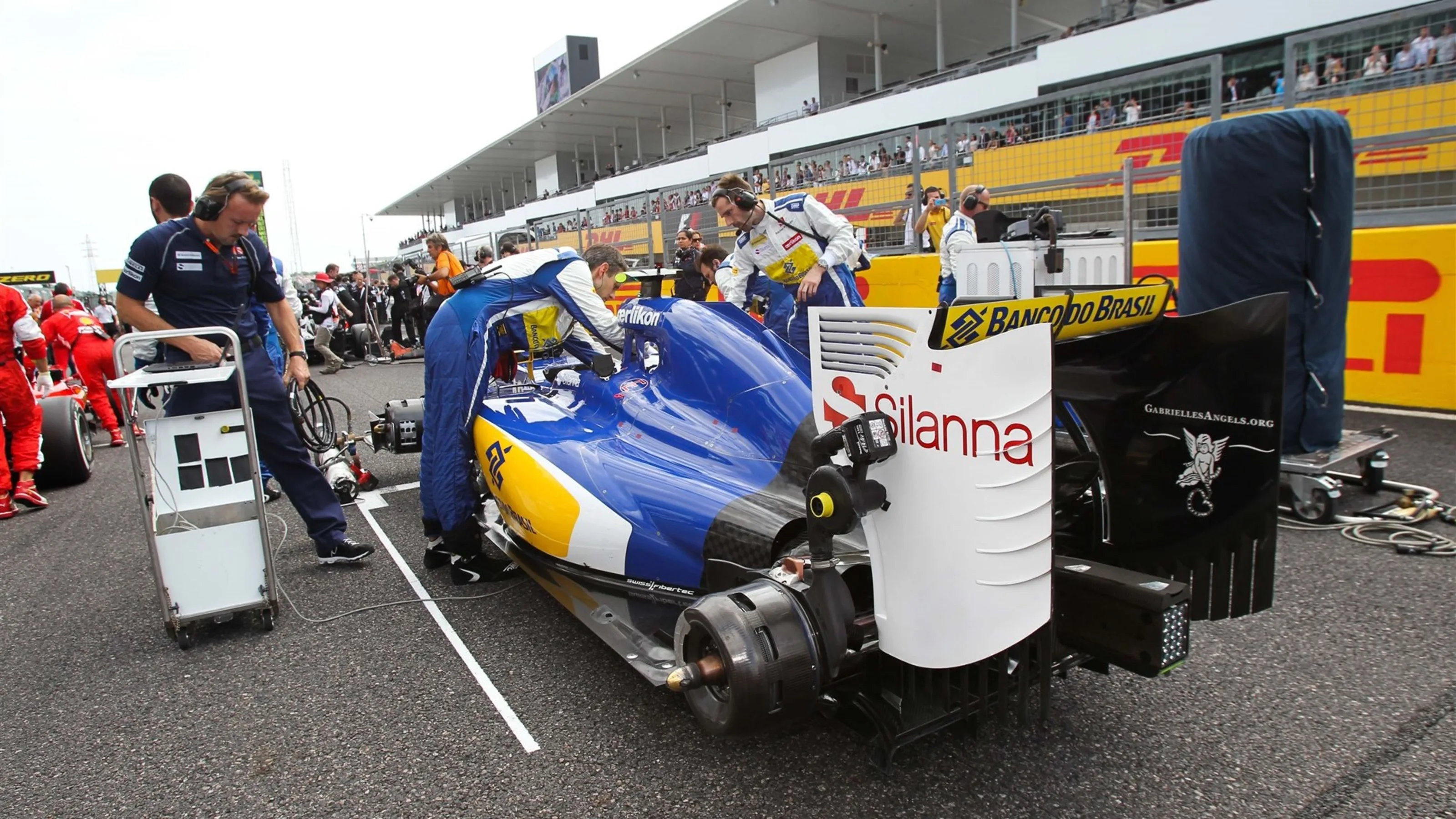 Marcus Ericsson (SWE) Sauber C34 on the grid at Formula One World Championship, Rd14, Japanese