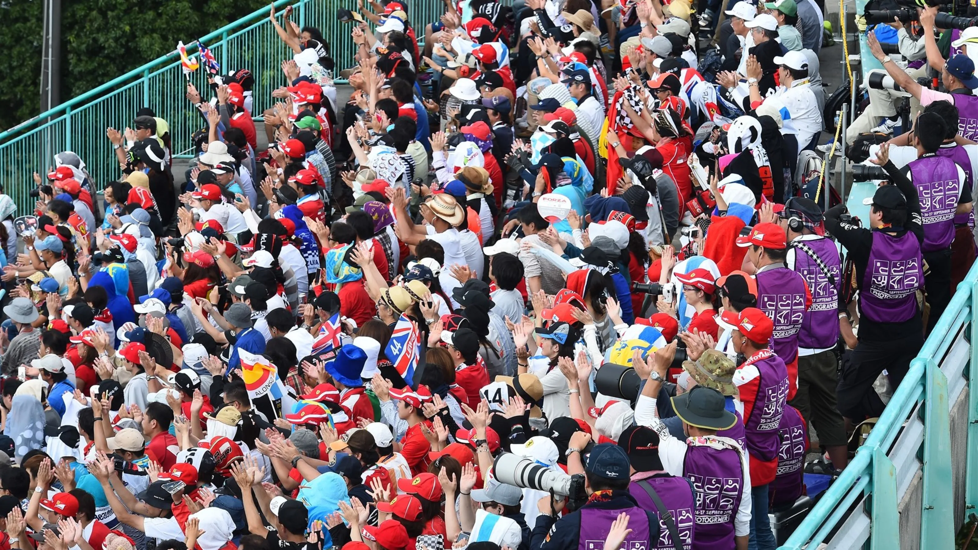 Fans and photographers at Formula One World Championship, Rd14, Japanese Grand Prix, Race, Suzuka,