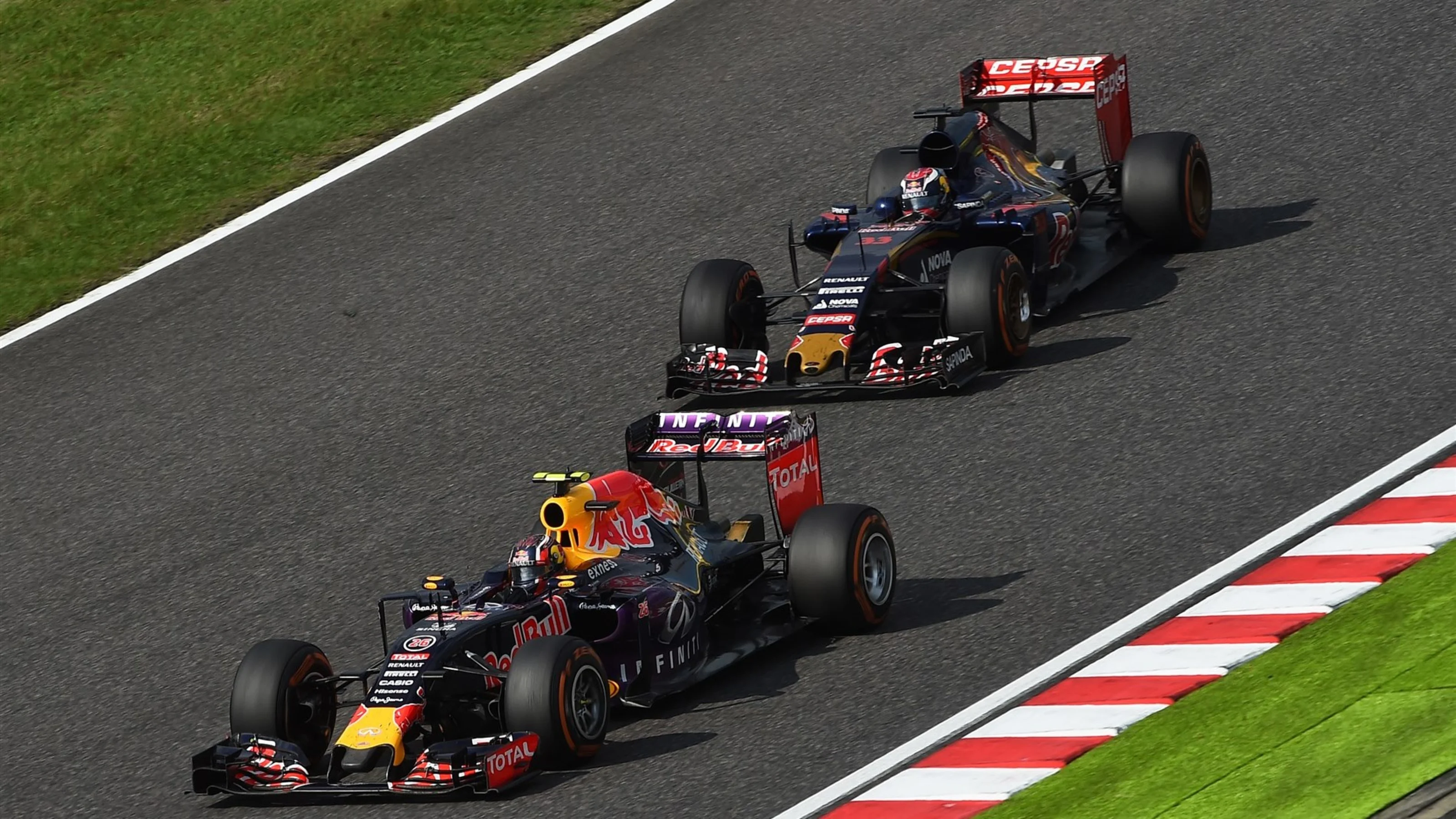 Daniil Kvyat (RUS) Red Bull Racing RB11 at Formula One World Championship, Rd14, Japanese Grand