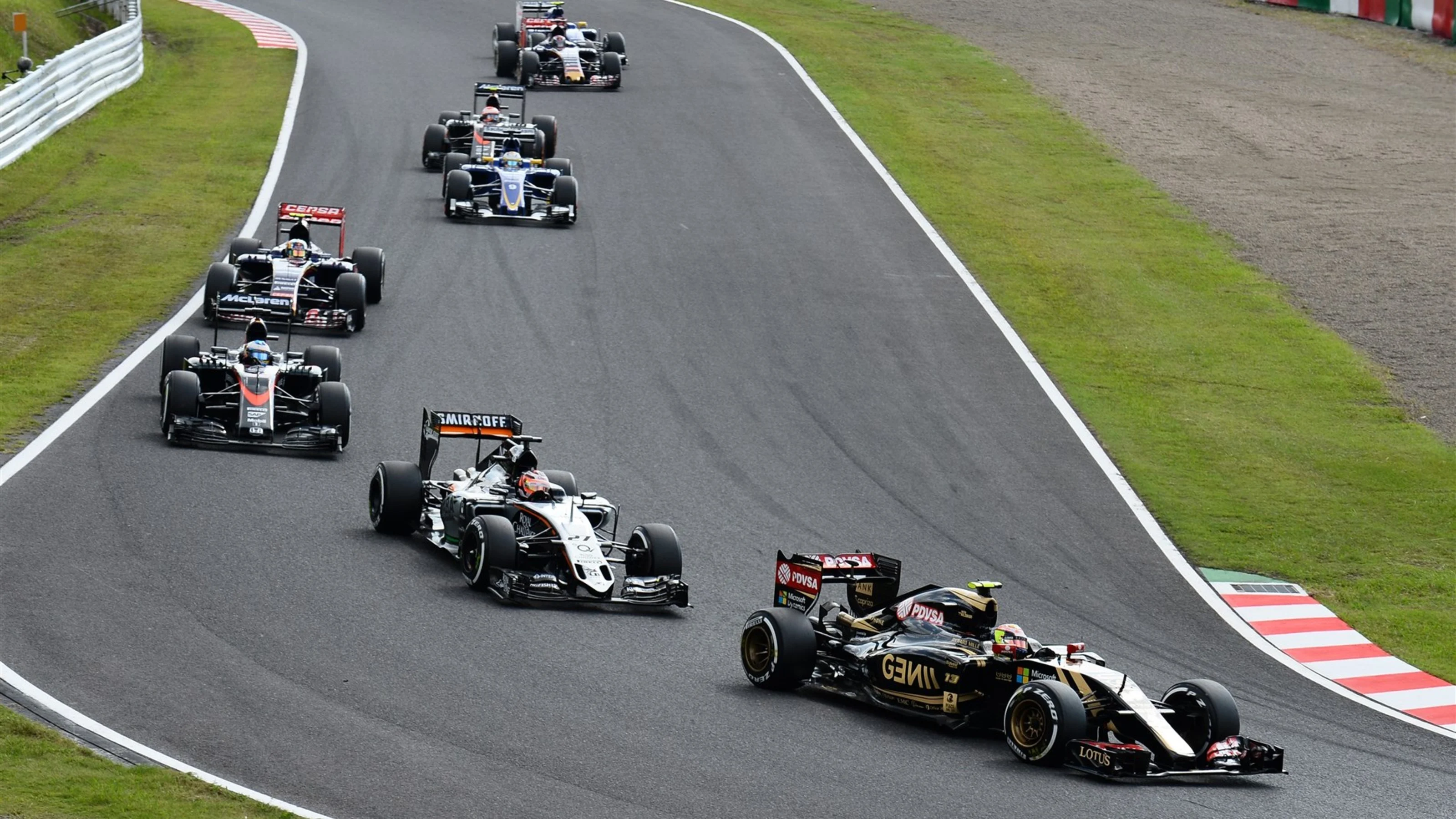 Pastor Maldonado (VEN) Lotus E23 Hybrid at the start of the race at Formula One World Championship,