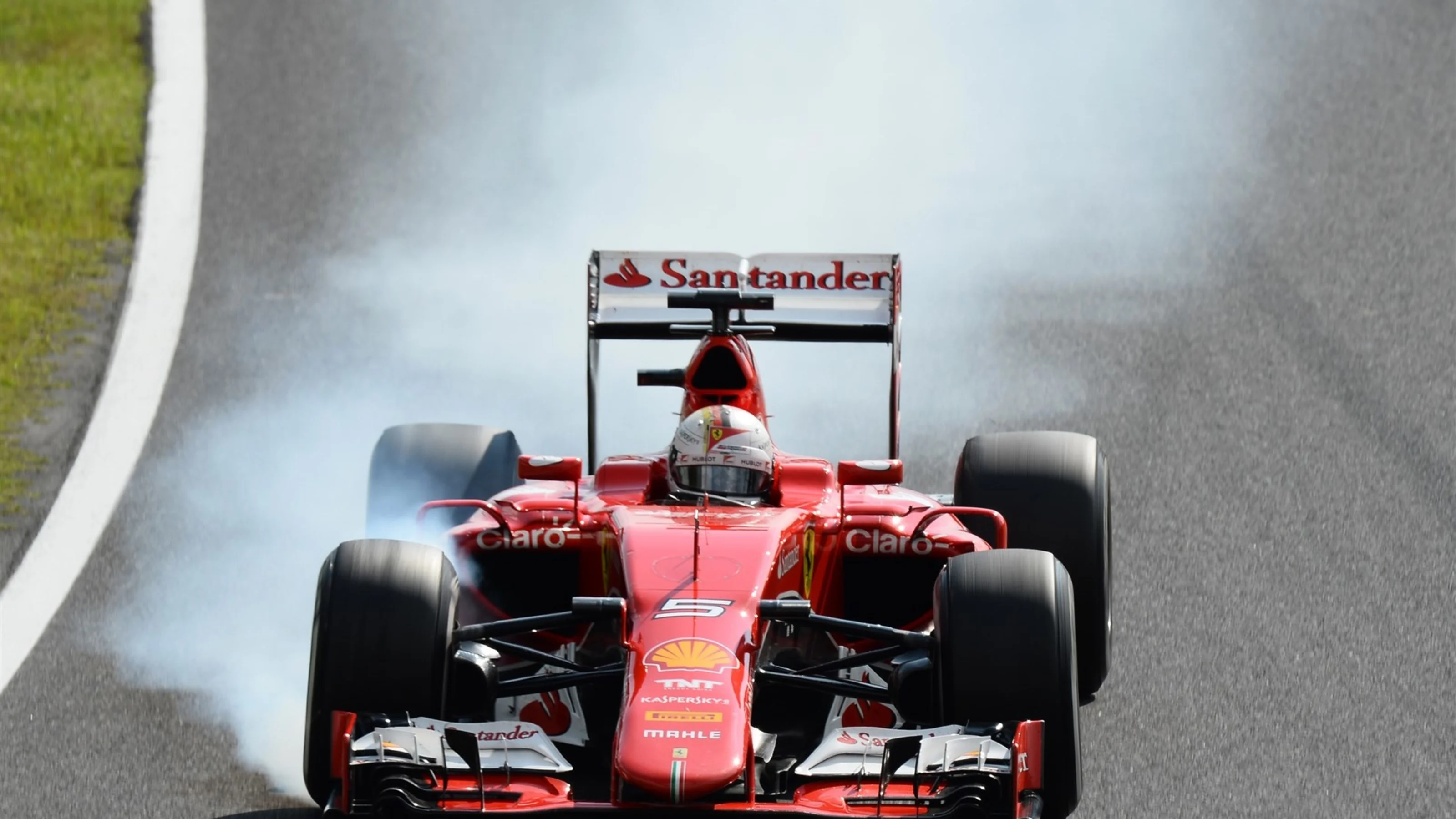 Sebastian Vettel (GER) Ferrari SF15-T locks up at Formula One World Championship, Rd14, Japanese