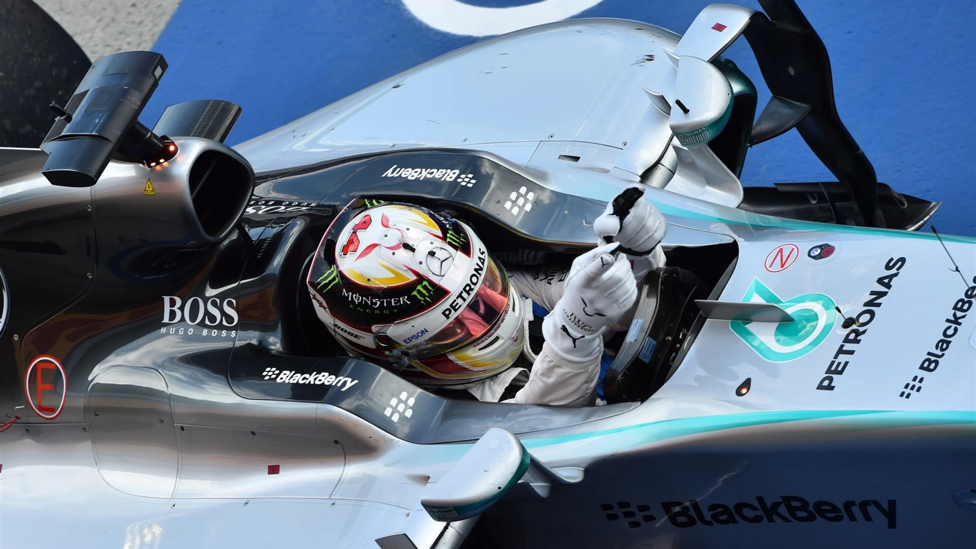 Race winner Lewis Hamilton (GBR) Mercedes AMG F1 W06 celebrates in parc ferme at Formula One World