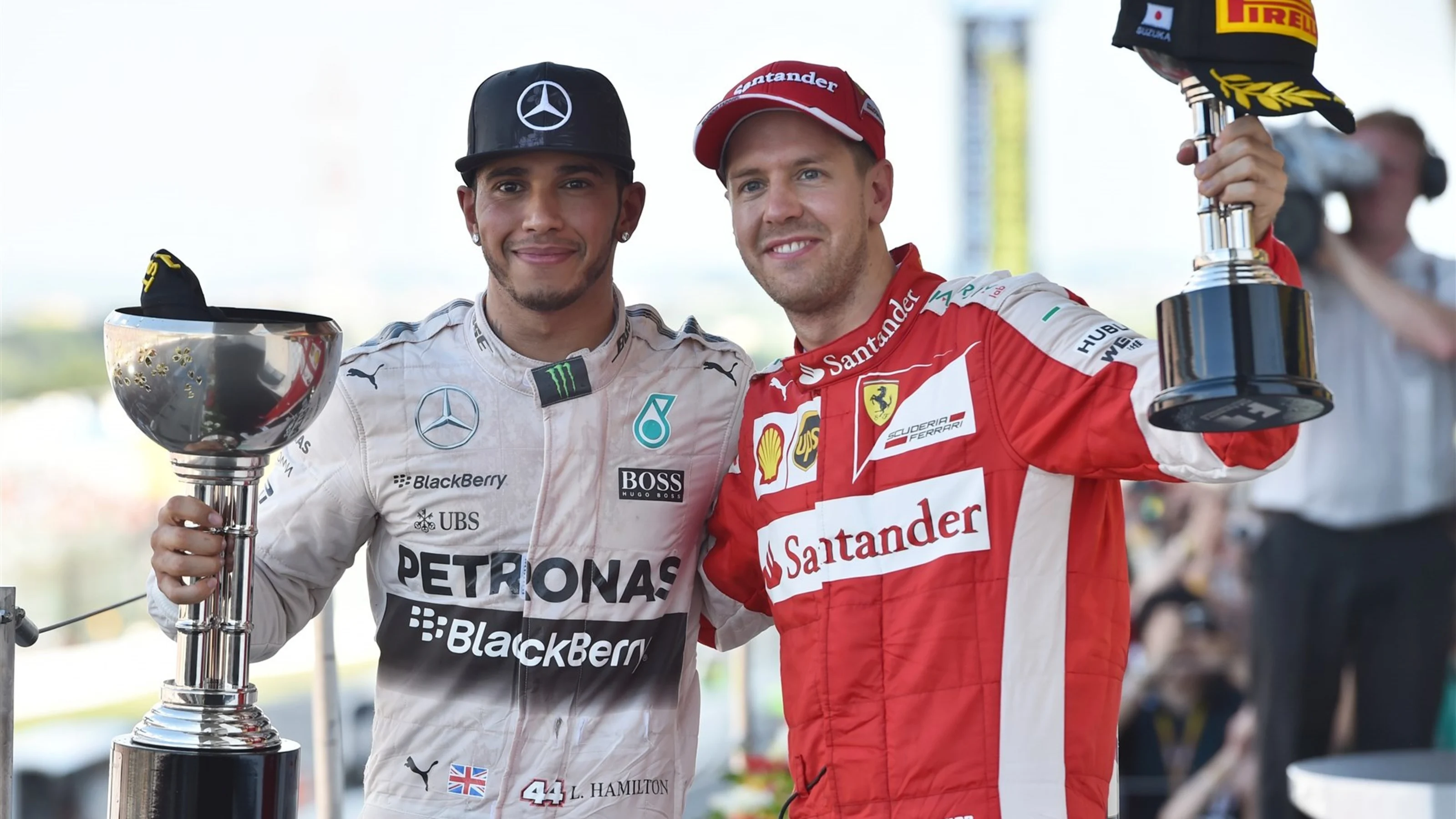 Race winner Lewis Hamilton (GBR) Mercedes AMG F1 and Sebastian Vettel (GER) Ferrari celebrate on