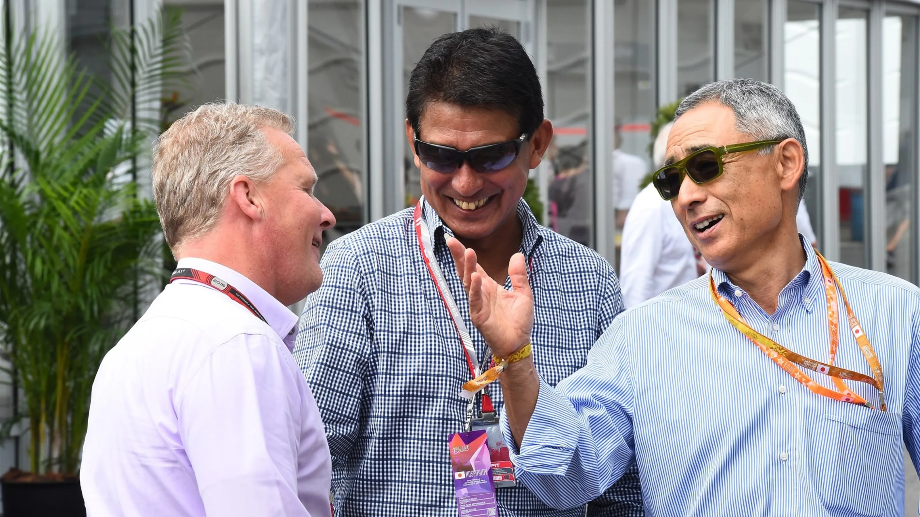 Aguri Suzuki (JPN) and Hiroshi Yasukawa (JPN) Ex-Bridgestone Director of Motorsport talks with