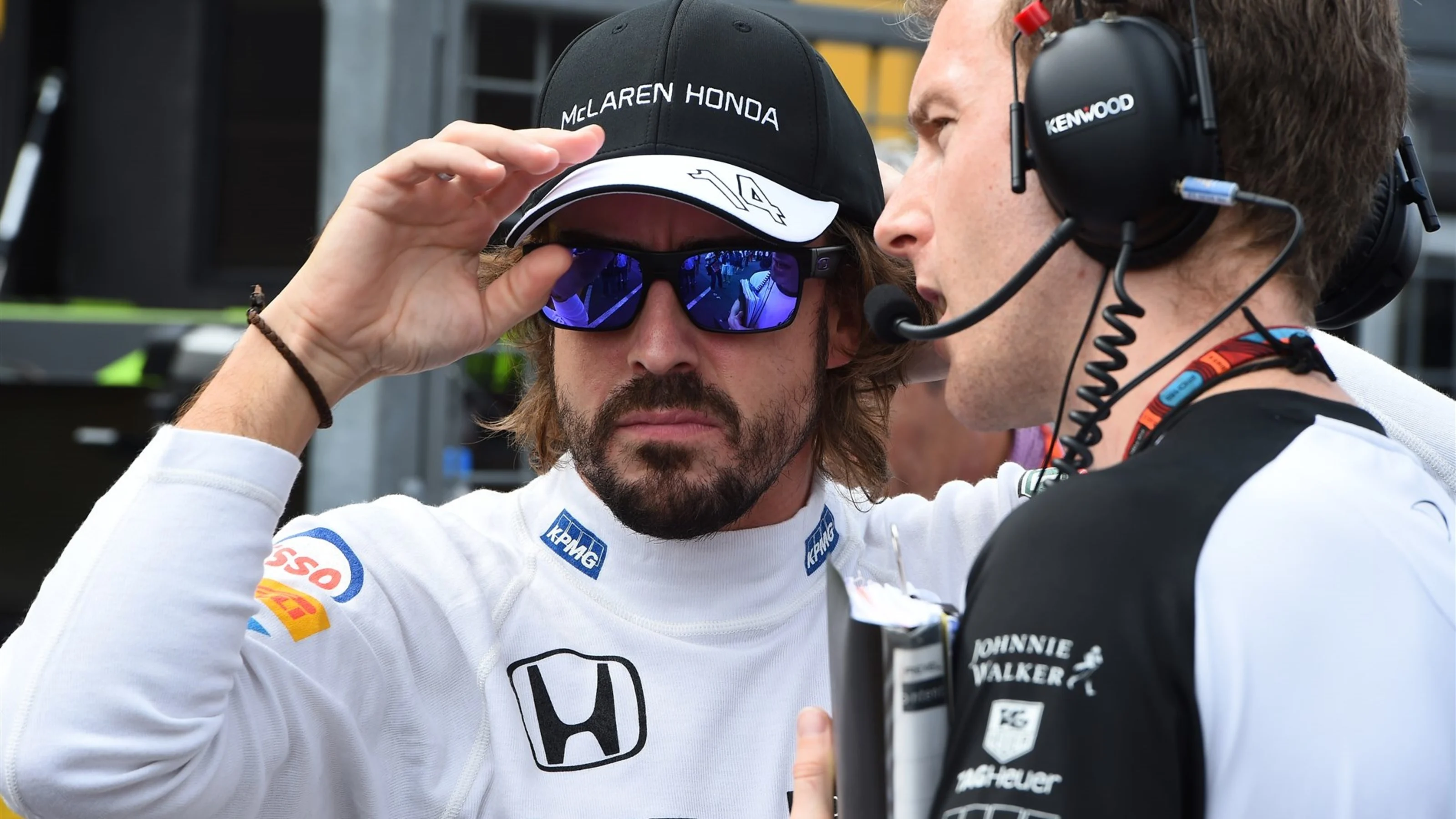Fernando Alonso (ESP) McLaren on the grid at Formula One World Championship, Rd14, Japanese Grand