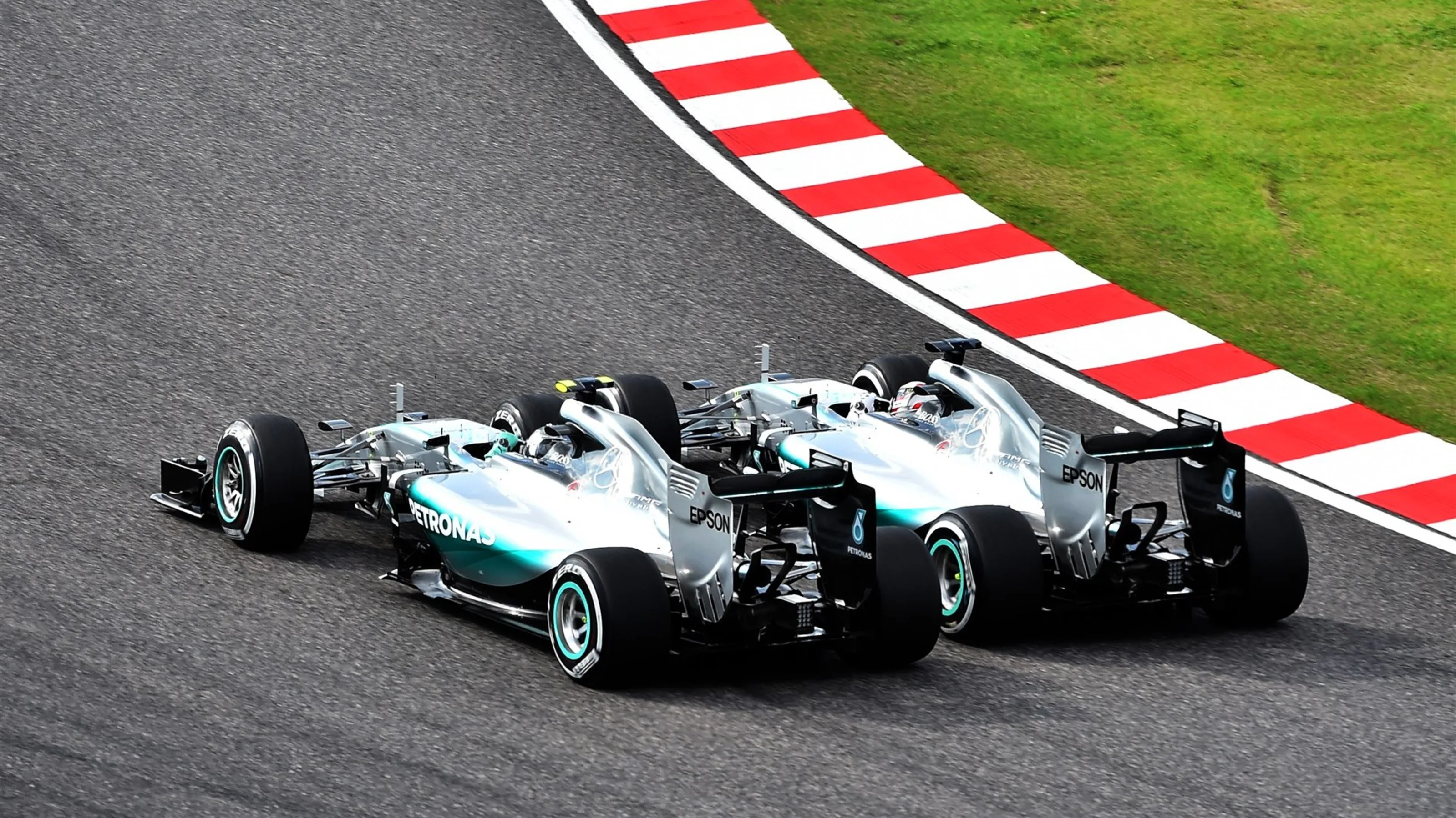 Lewis Hamilton (GBR) Mercedes AMG F1 W06 and Nico Rosberg (GER) Mercedes AMG F1 W06 battle at the