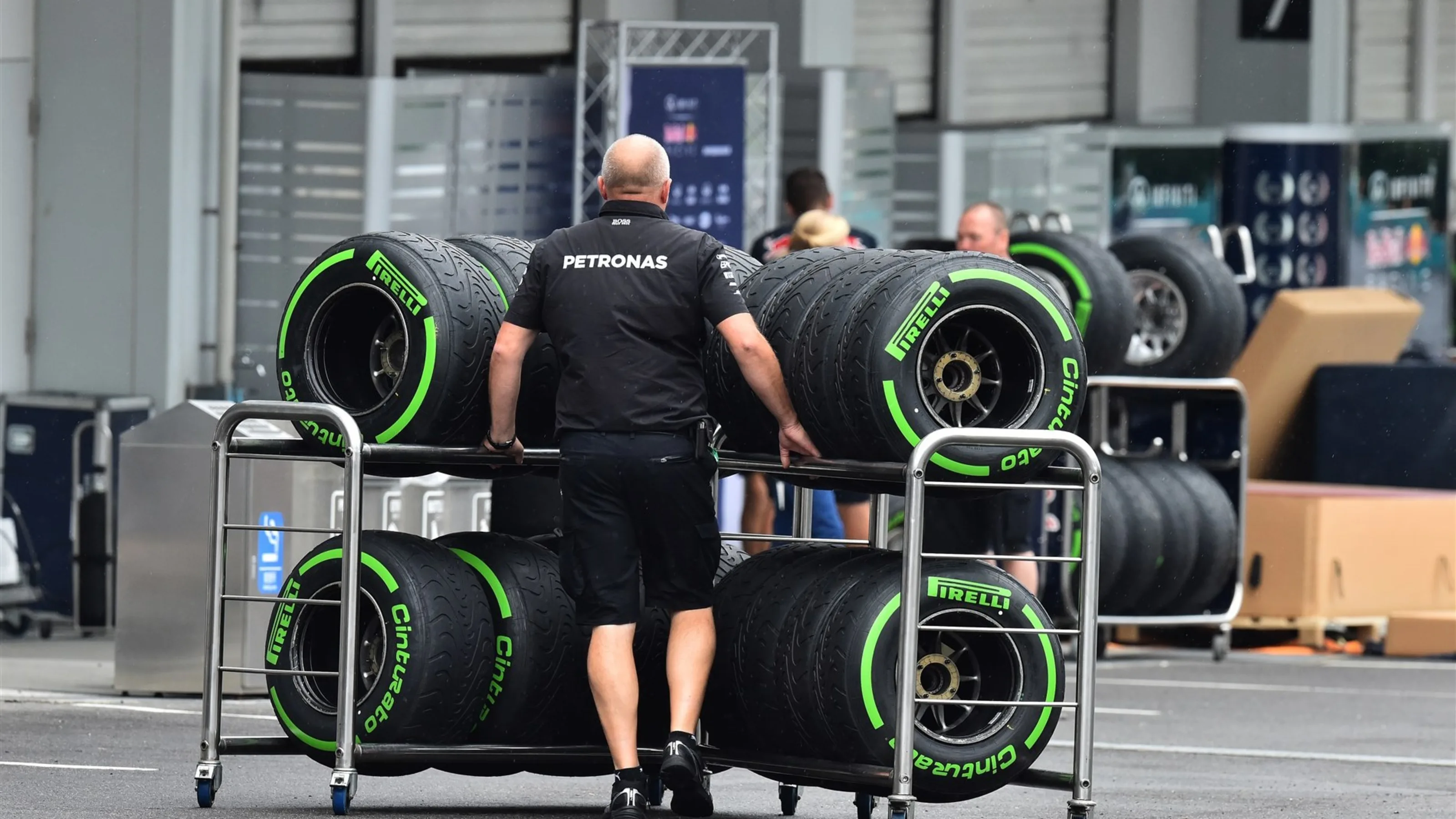 Mercedes AMG F1 mechanic and Pirelli tyres at Formula One World Championship, Rd14, Japanese Grand