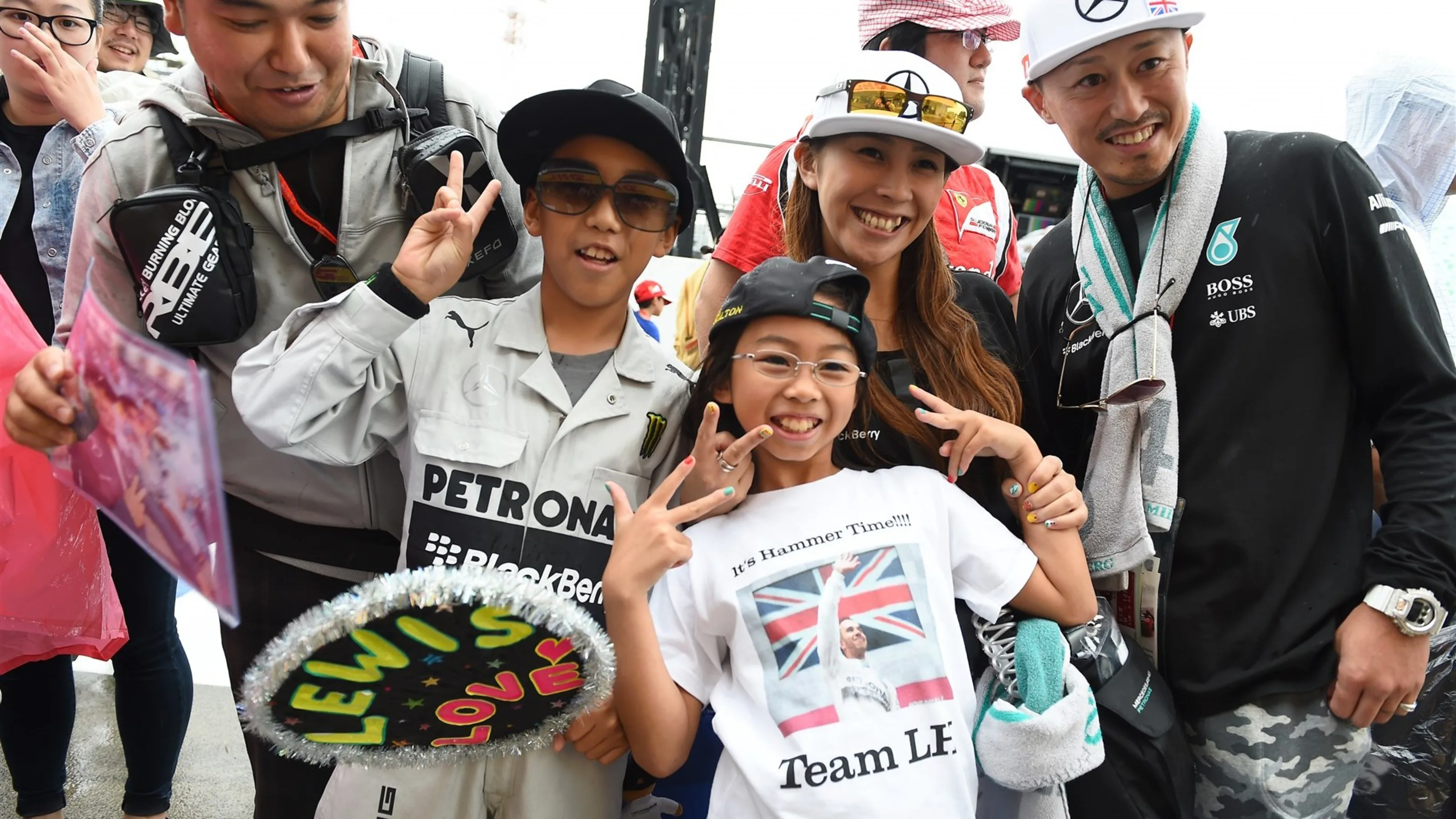 Lewis Hamilton (GBR) Mercedes AMG F1 fans at Formula One World Championship, Rd14, Japanese Grand