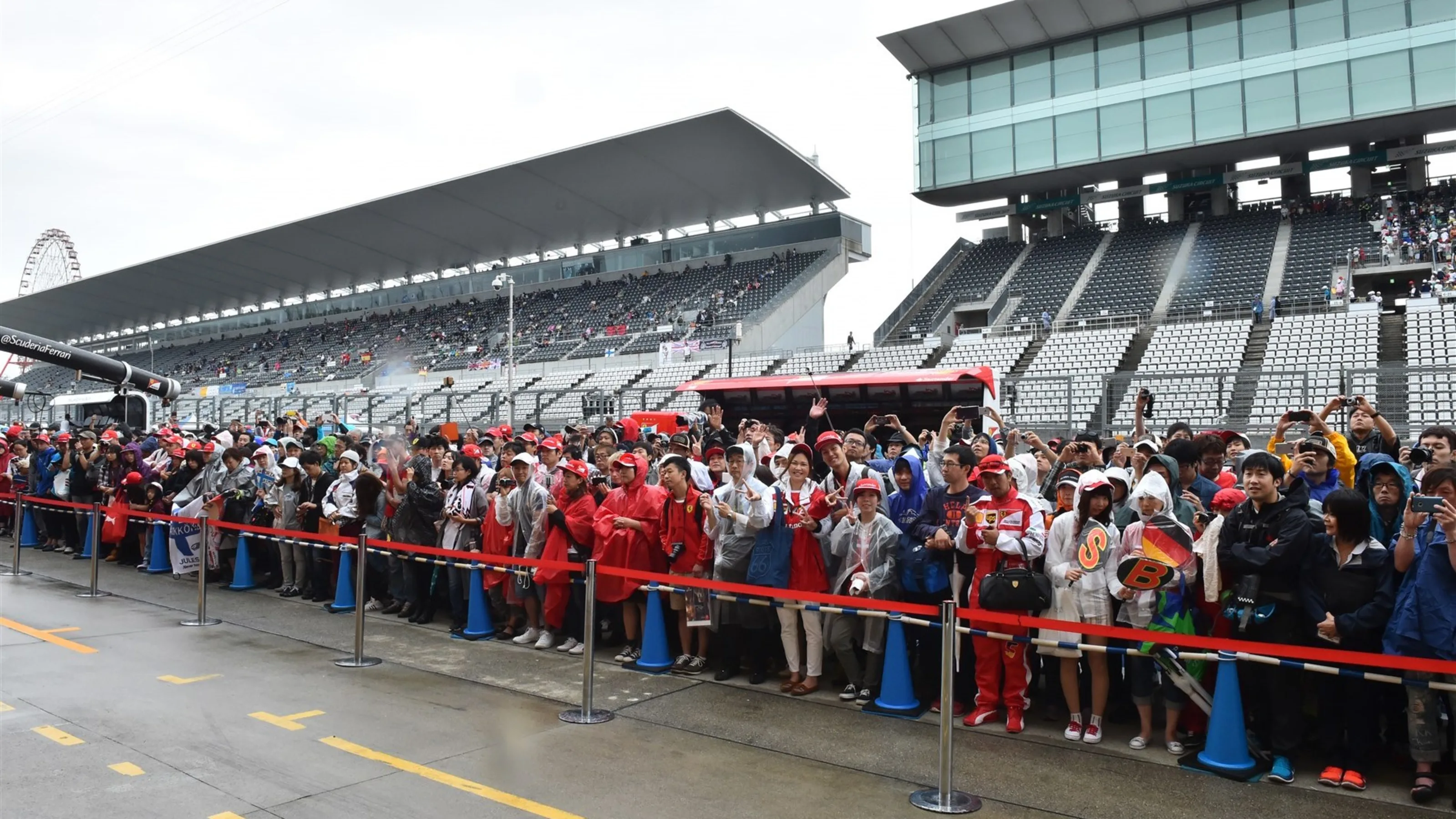 Fans at Formula One World Championship, Rd14, Japanese Grand Prix, Preparations, Suzuka, Japan,