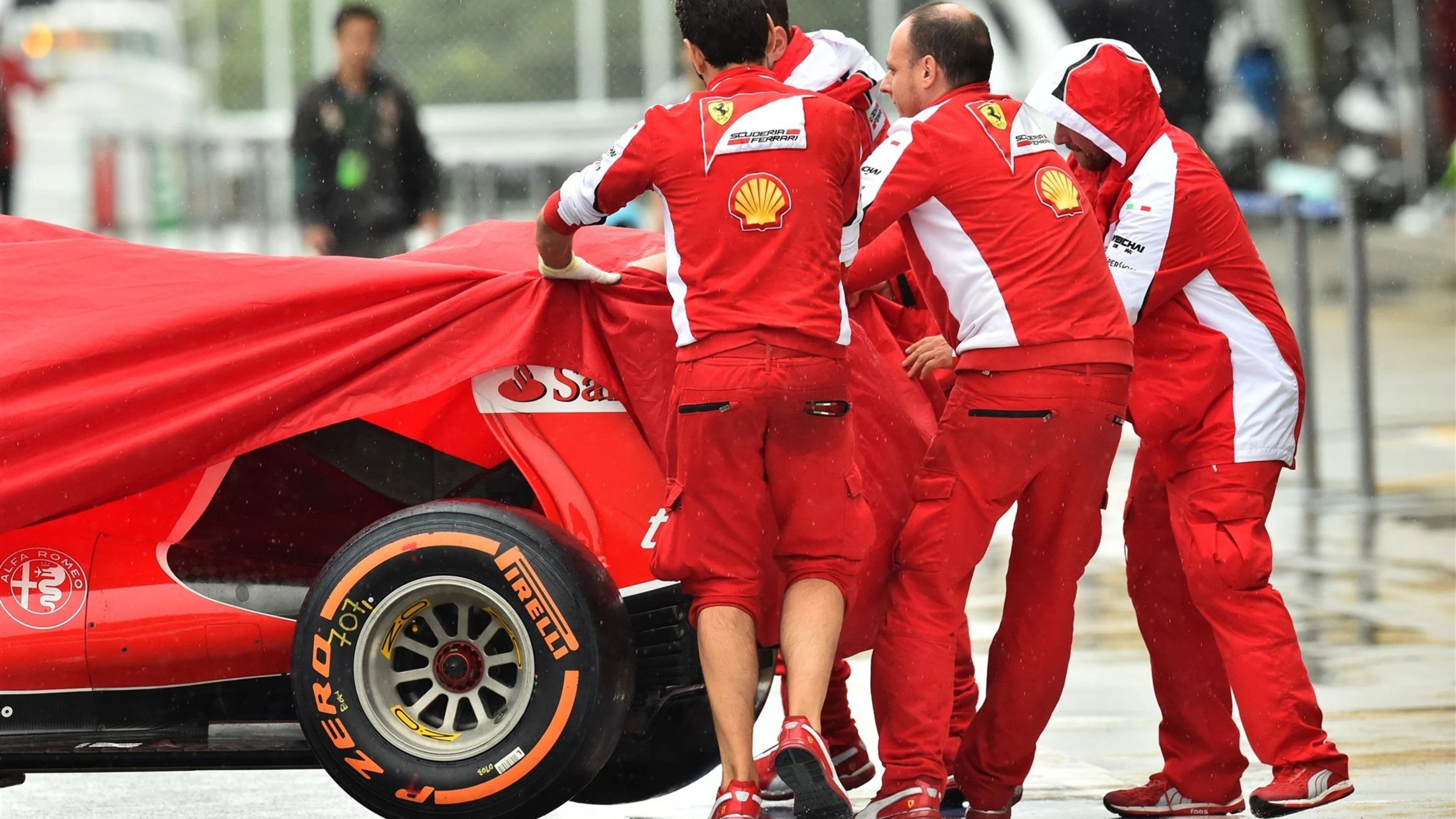 Ferrari mechanics with Ferrari SF15-T at Formula One World Championship, Rd14, Japanese Grand Prix,