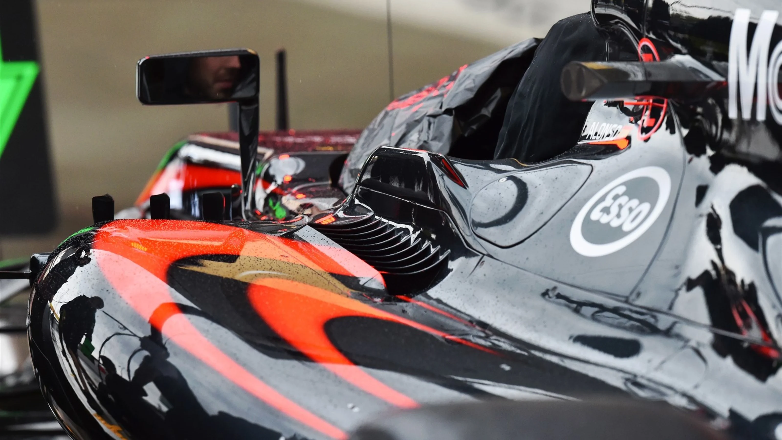 McLaren MP4-30 detail at Formula One World Championship, Rd14, Japanese Grand Prix, Preparations,