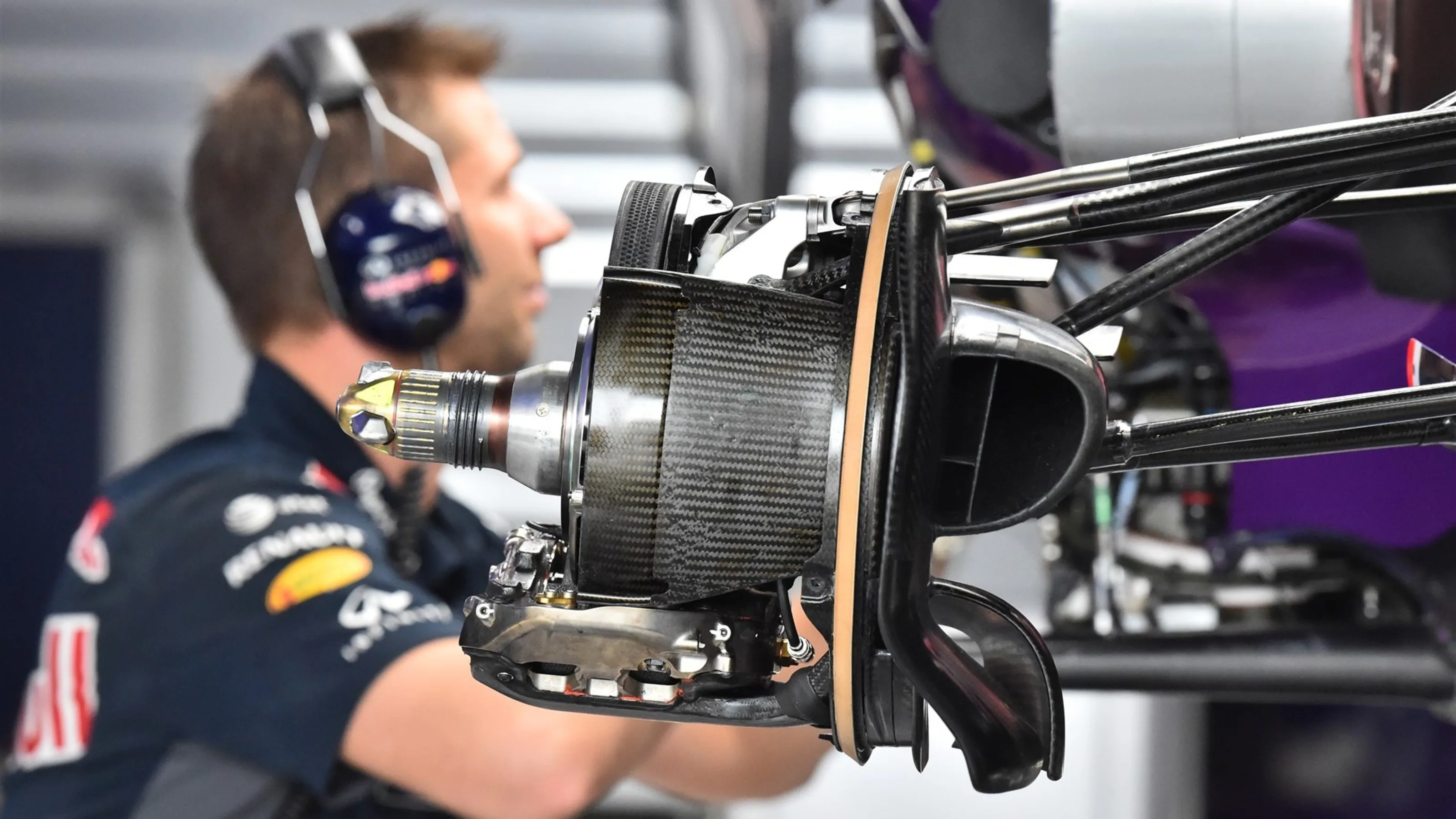 Red Bull Racing RB11 front wheel hub at Formula One World Championship, Rd14, Japanese Grand Prix,