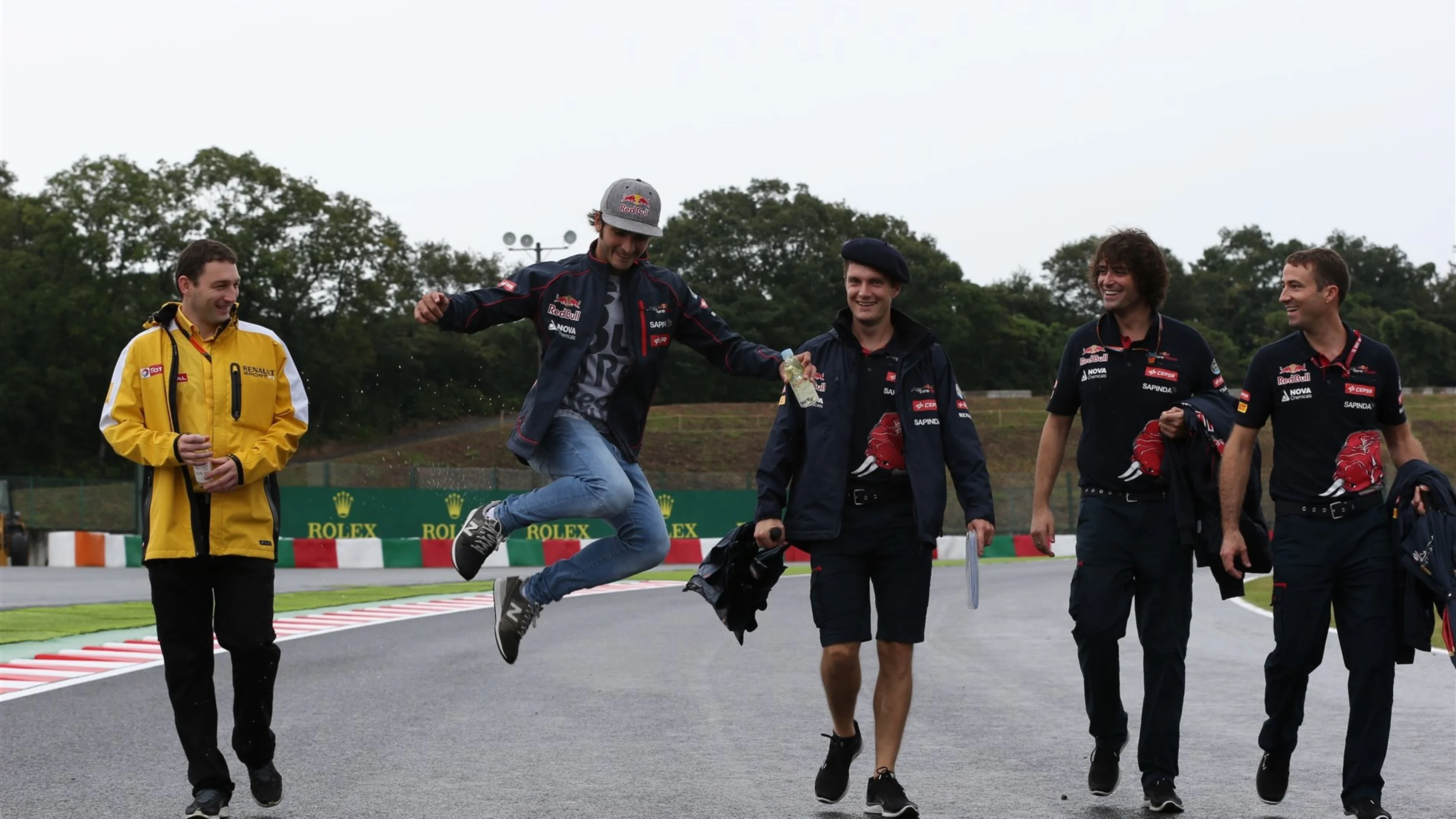 Carlos Sainz jr (ESP) Scuderia Toro Rosso walks the track at Formula One World Championship, Rd14,