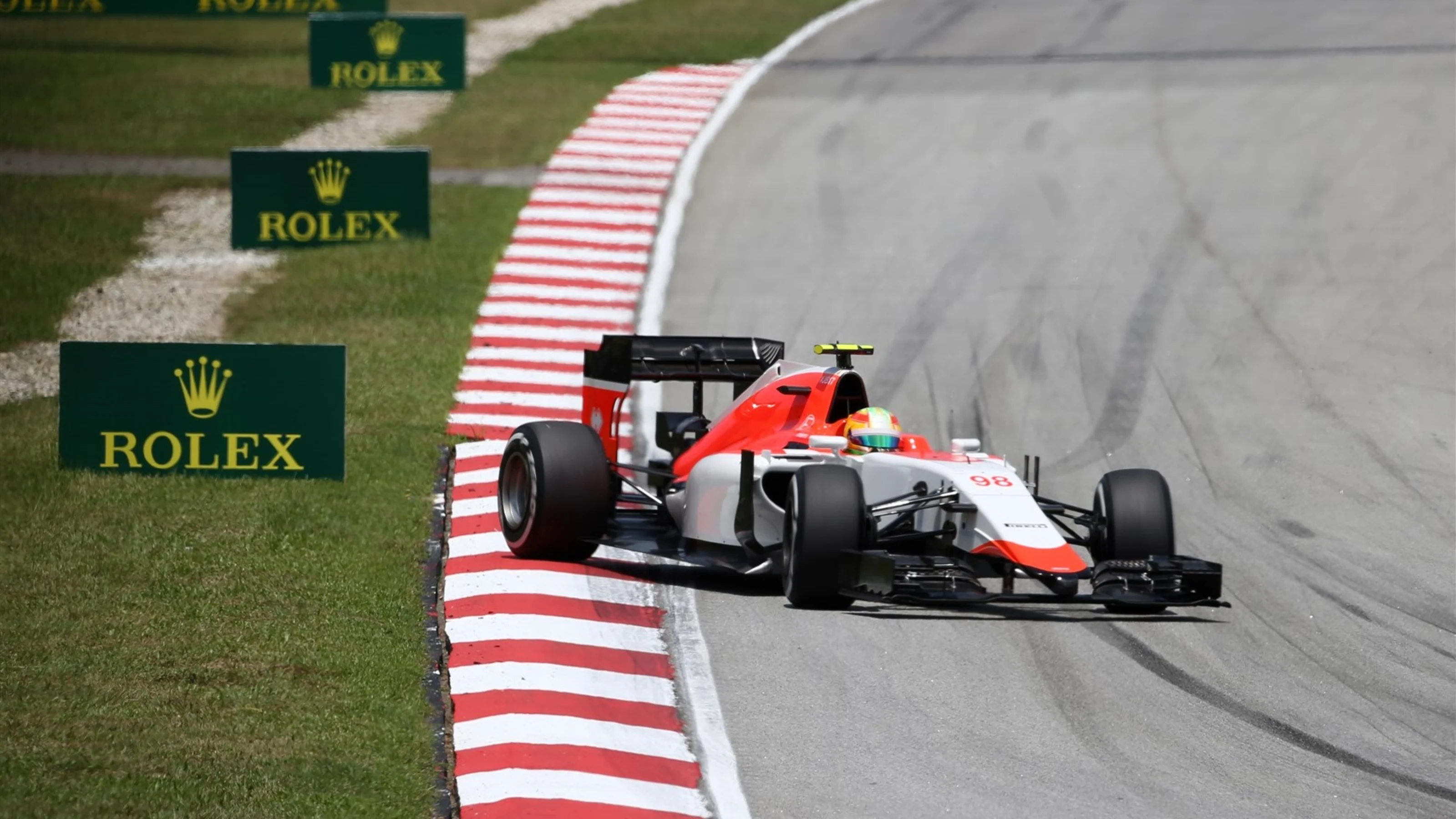 Roberto Merhi (ESP) Manor GP spins in Free Practice Three at Formula One World Championship, Rd2,