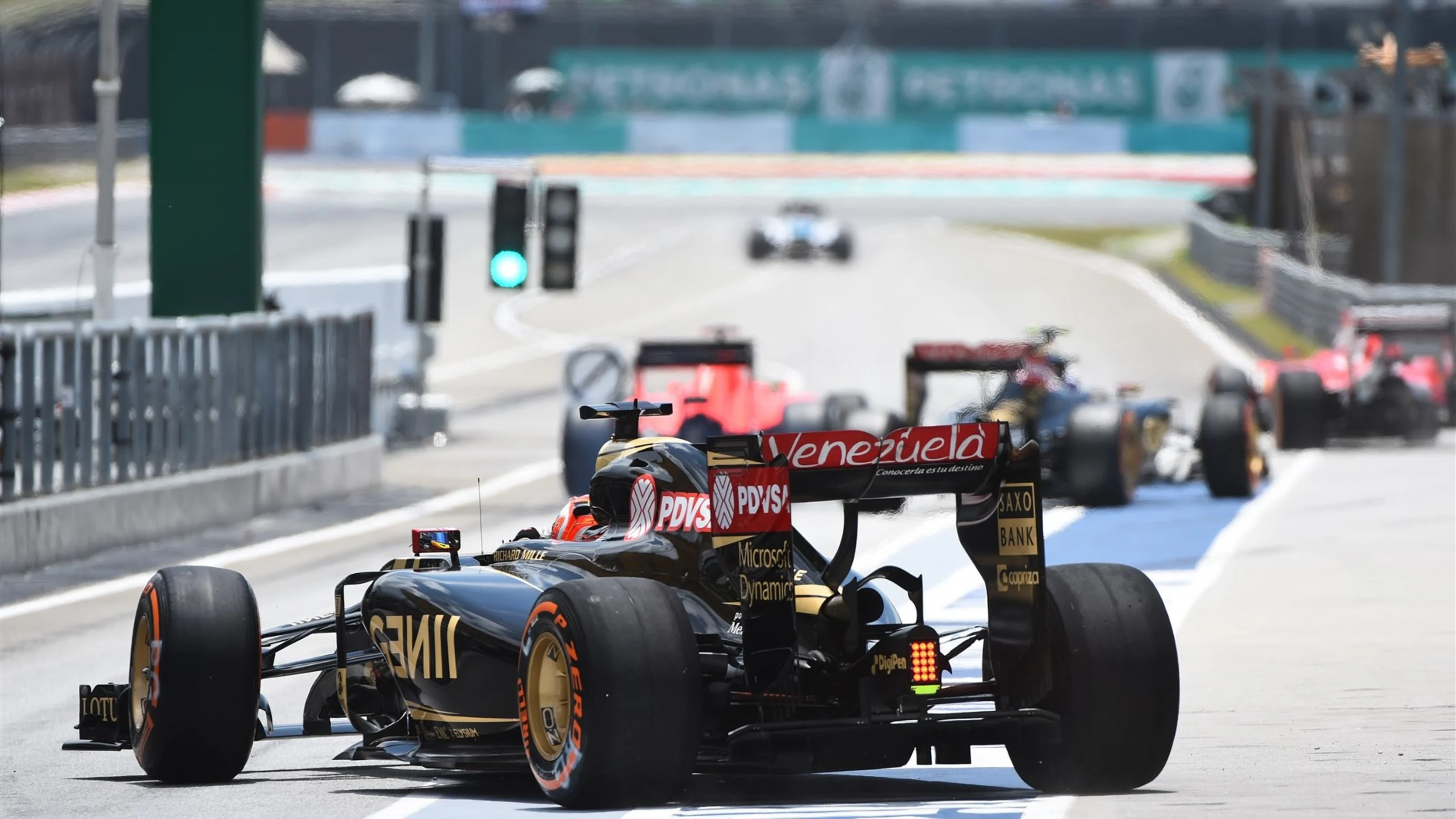 Romain Grosjean (FRA) Lotus E23 Hybrid at Formula One World Championship, Rd2, Malaysian Grand