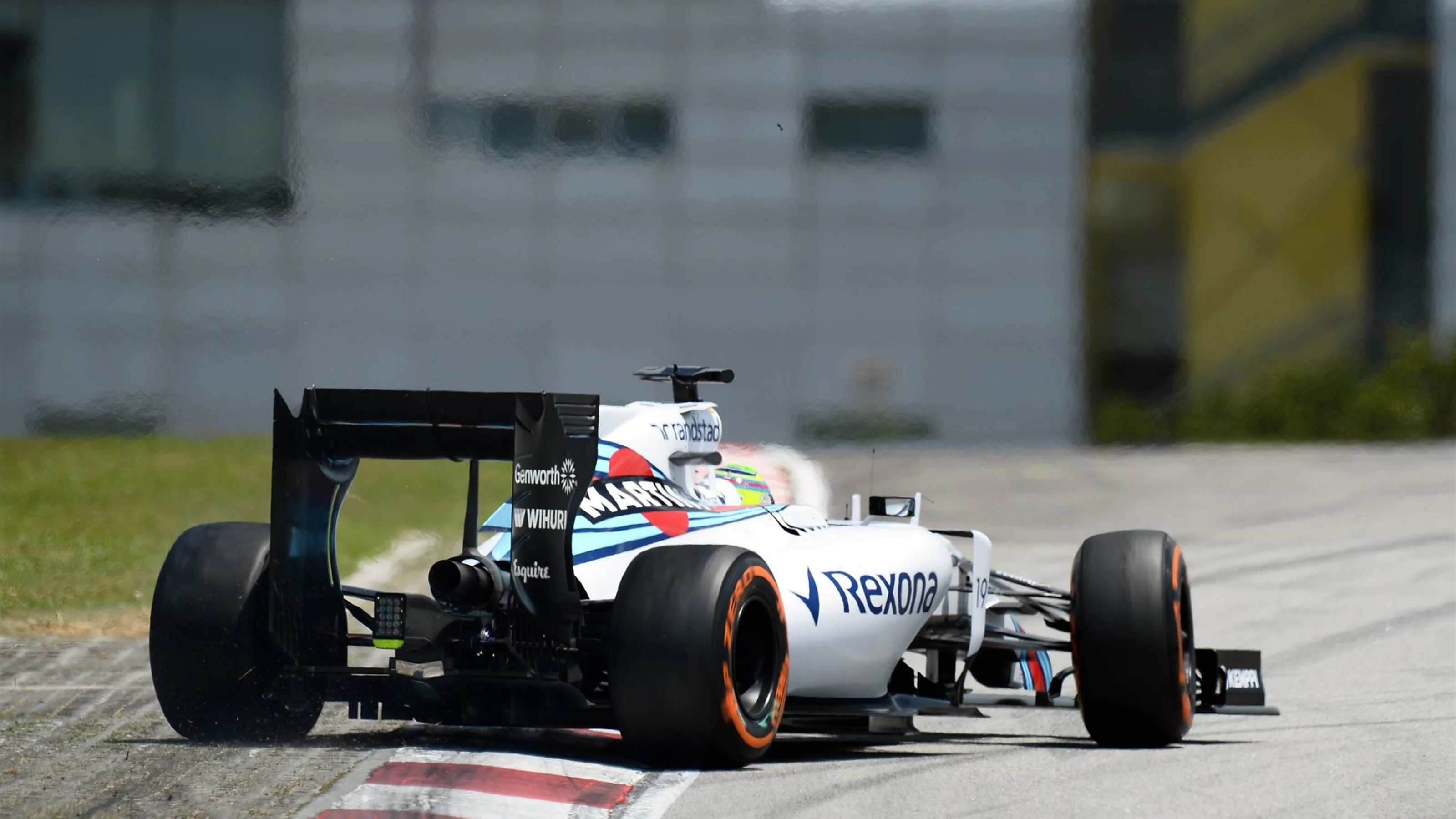 Felipe Massa (BRA) Williams FW37 slide at Formula One World Championship, Rd2, Malaysian Grand