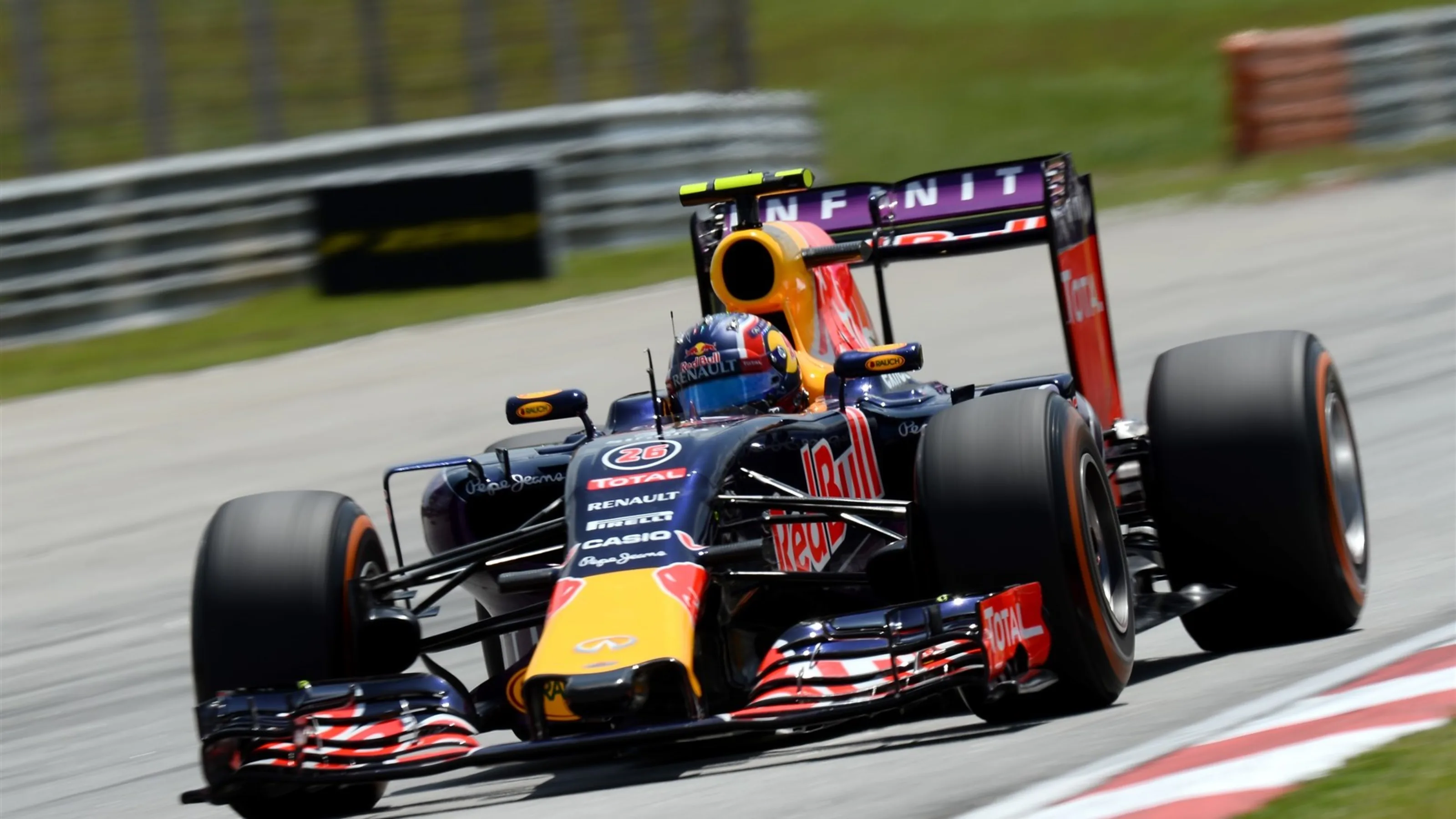 Daniil Kvyat (RUS) Red Bull Racing RB11 at Formula One World Championship, Rd2, Malaysian Grand