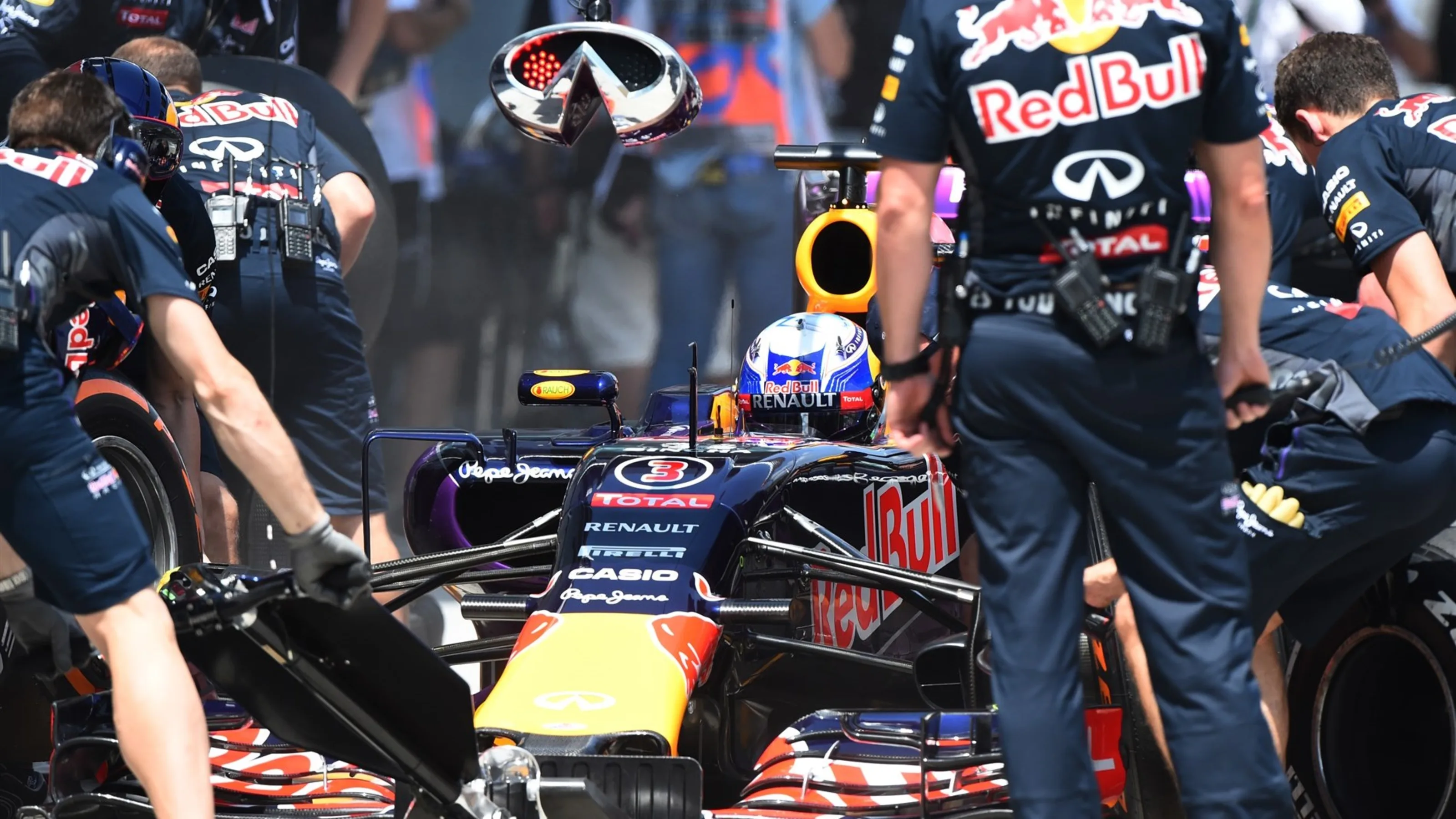 Daniel Ricciardo (AUS) Red Bull Racing RB11 makes a pit stop at Formula One World Championship,