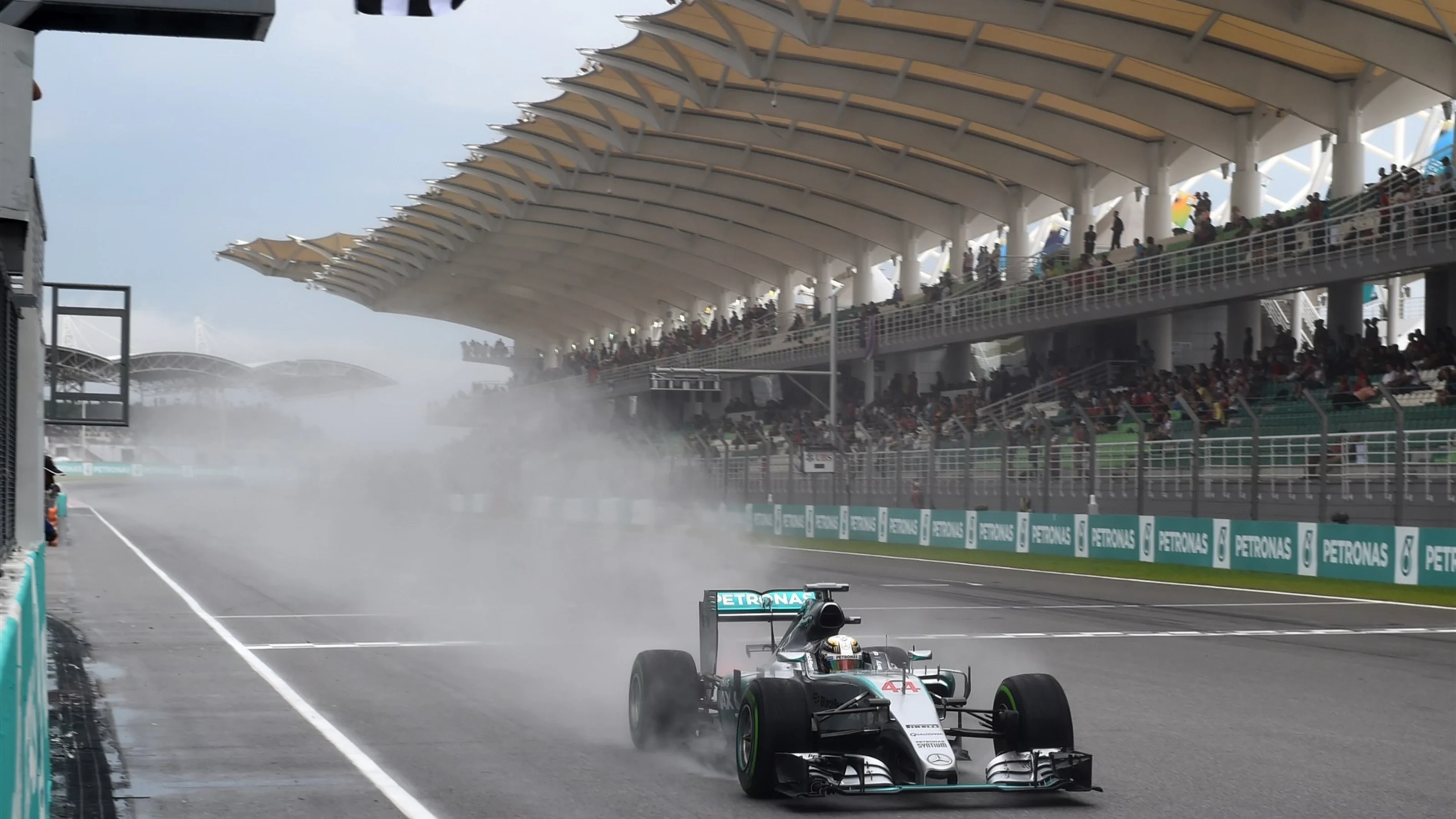 Pole sitter Lewis Hamilton (GBR) Mercedes AMG F1 W06 takes the chequered flag at Formula One World