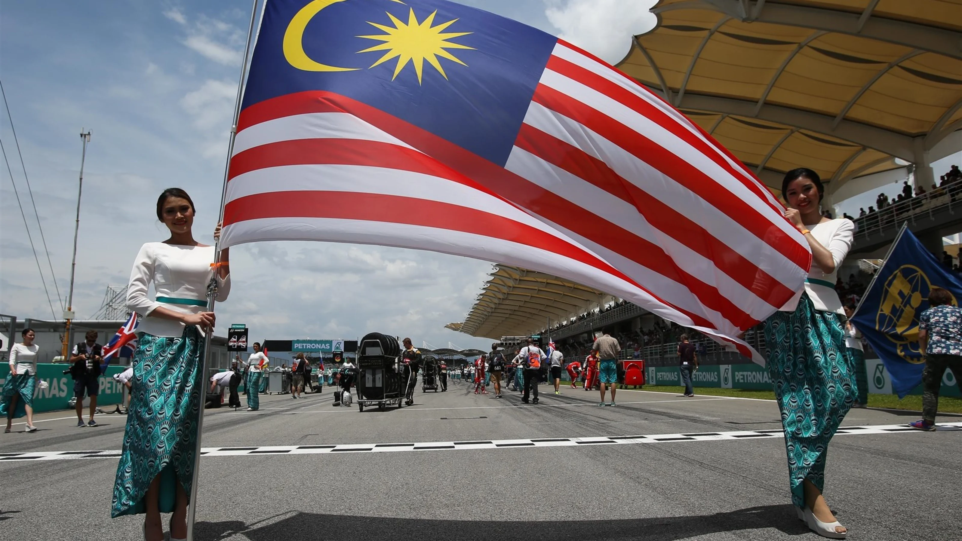 Grid girls with the Malaysian Flag at Formula One World Championship, Rd2, Malaysian Grand Prix,