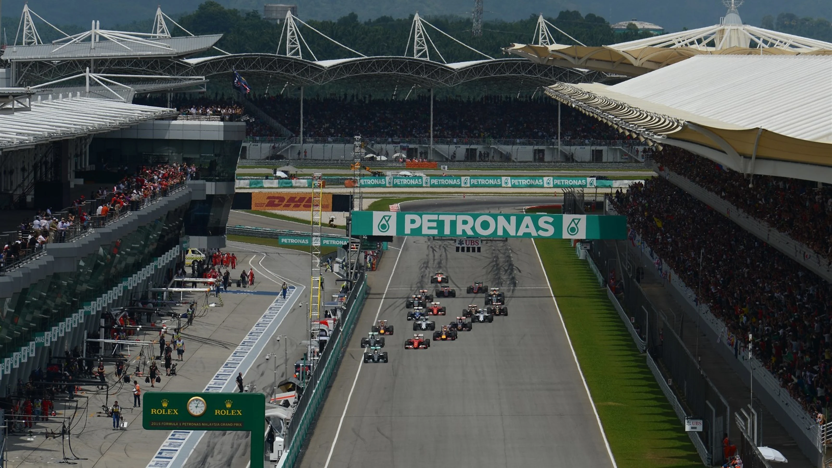 Lewis Hamilton (GBR) Mercedes AMG F1 W06 leads at the start at Formula One World Championship, Rd2,