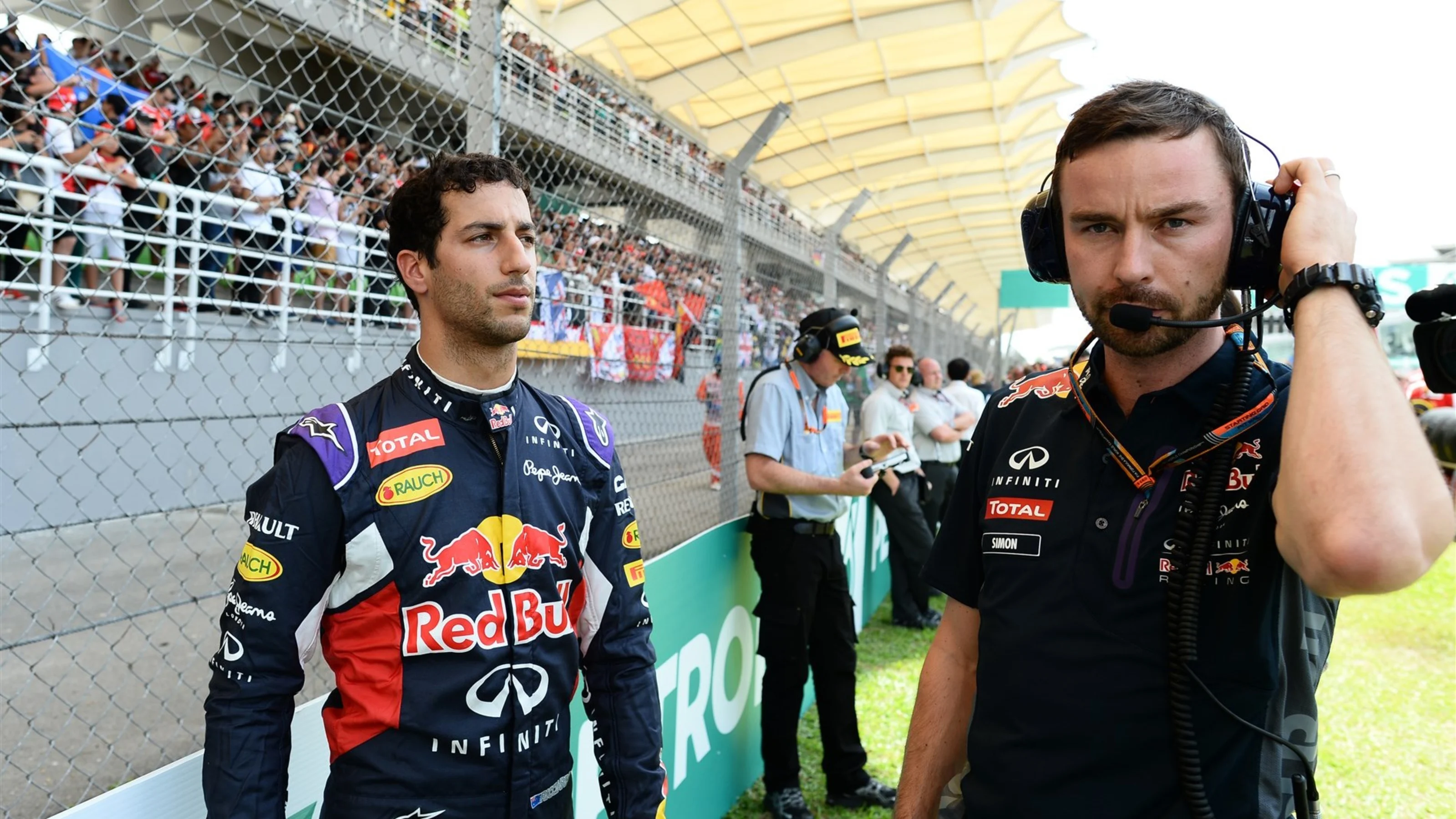 Daniel Ricciardo (AUS) Red Bull Racing and Simon Rennie (GBR) Red Bull Racing Race Engineer on the