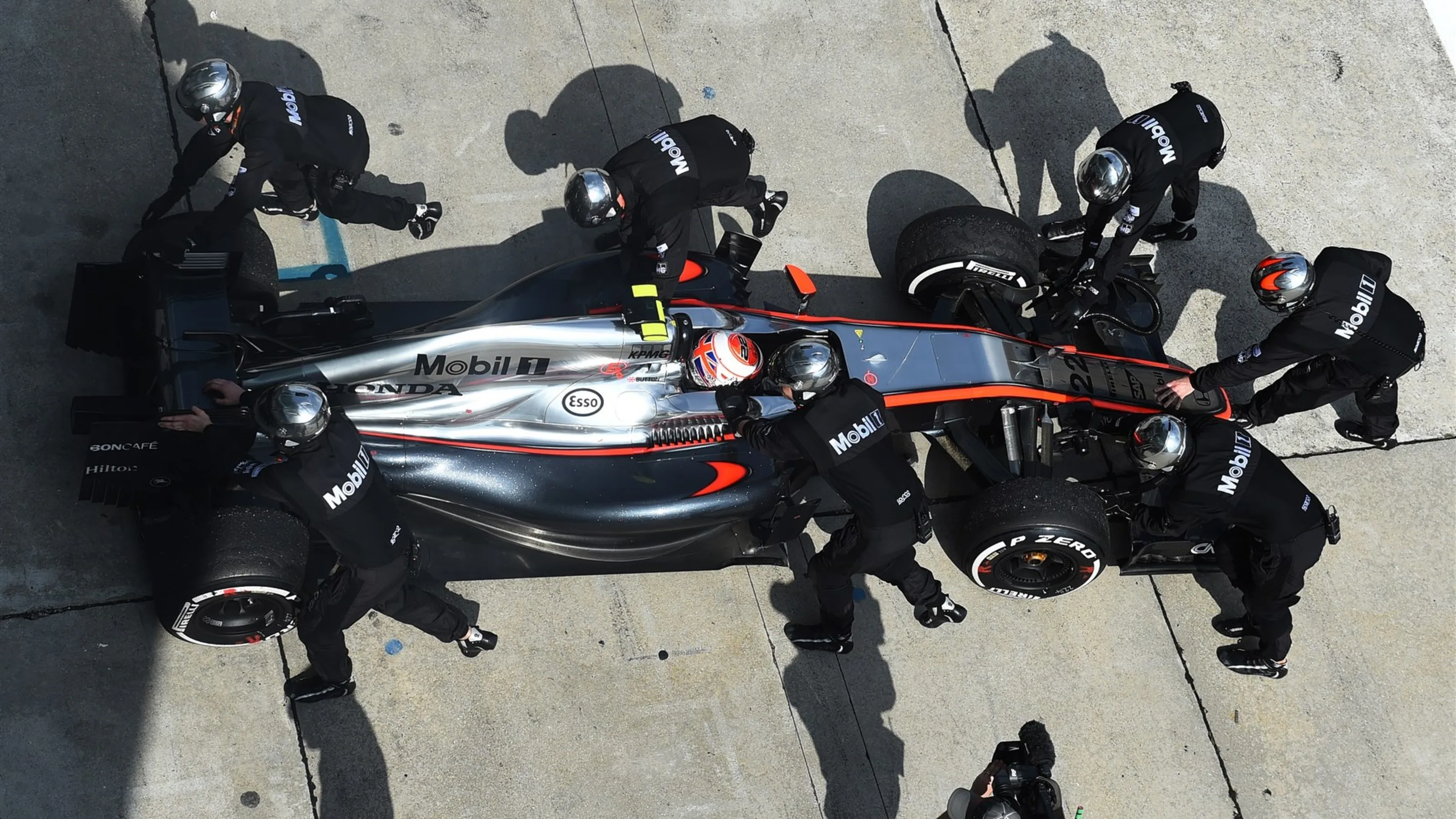 Jenson Button (GBR) McLaren MP4-30 retires from the race in the pits at Formula One World