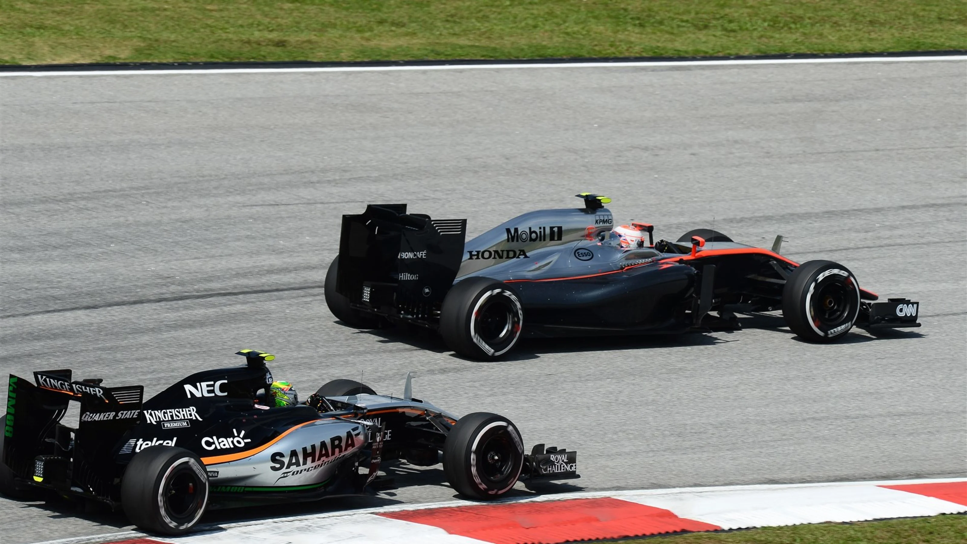 Sergio Perez (MEX) Force India VJM08 and Jenson Button (GBR) McLaren MP4-30 at Formula One World