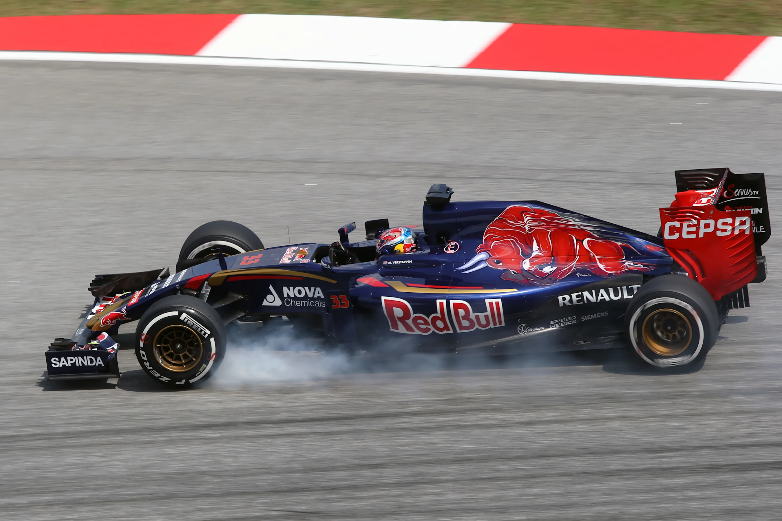 Max Verstappen (NDL) Scuderia Toro Rosso STR10 locks up at Formula One World Championship, Rd2,