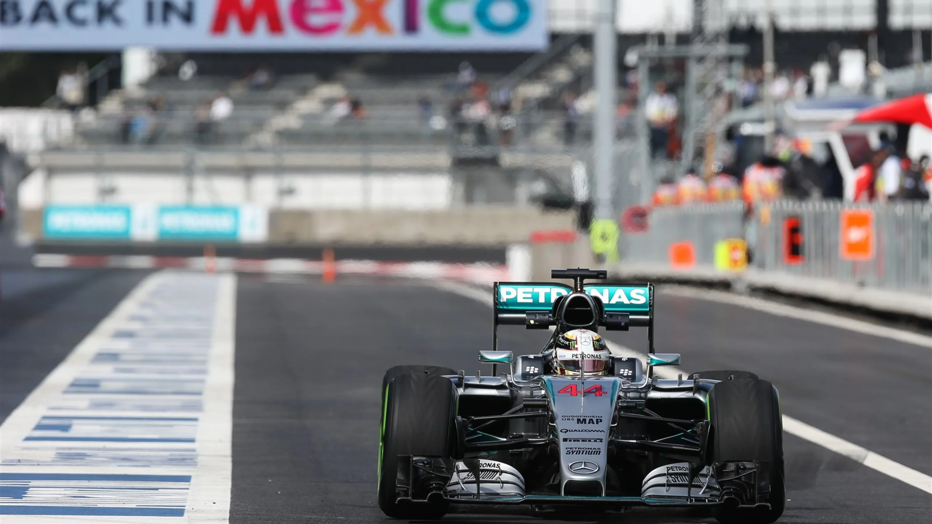 Lewis Hamilton (GBR) Mercedes AMG F1 W06 at Formula One World Championship, Rd17, Mexican Grand