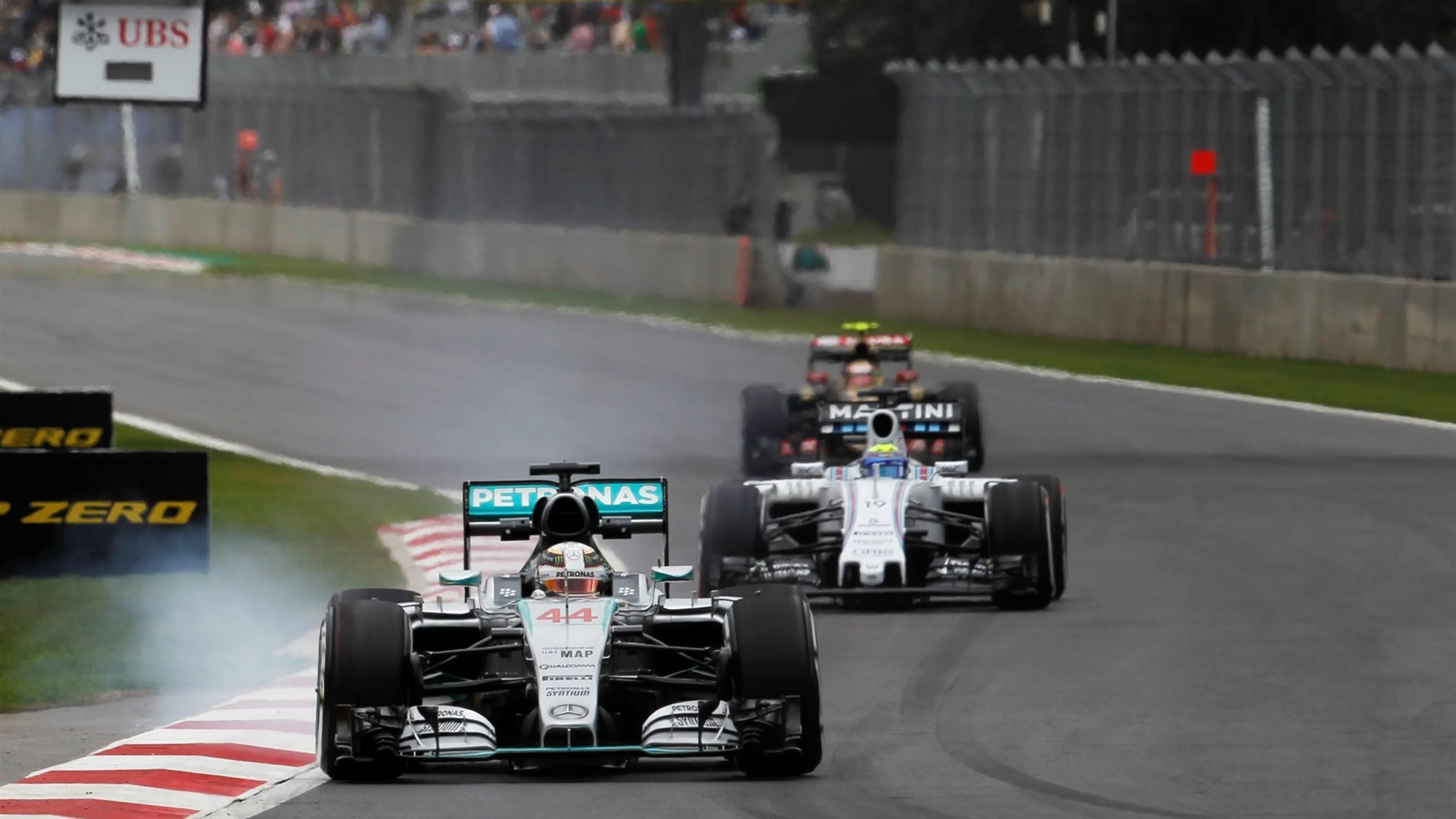 Lewis Hamilton (GBR) Mercedes AMG F1 W06 locks up at Formula One World Championship, Rd17, Mexican