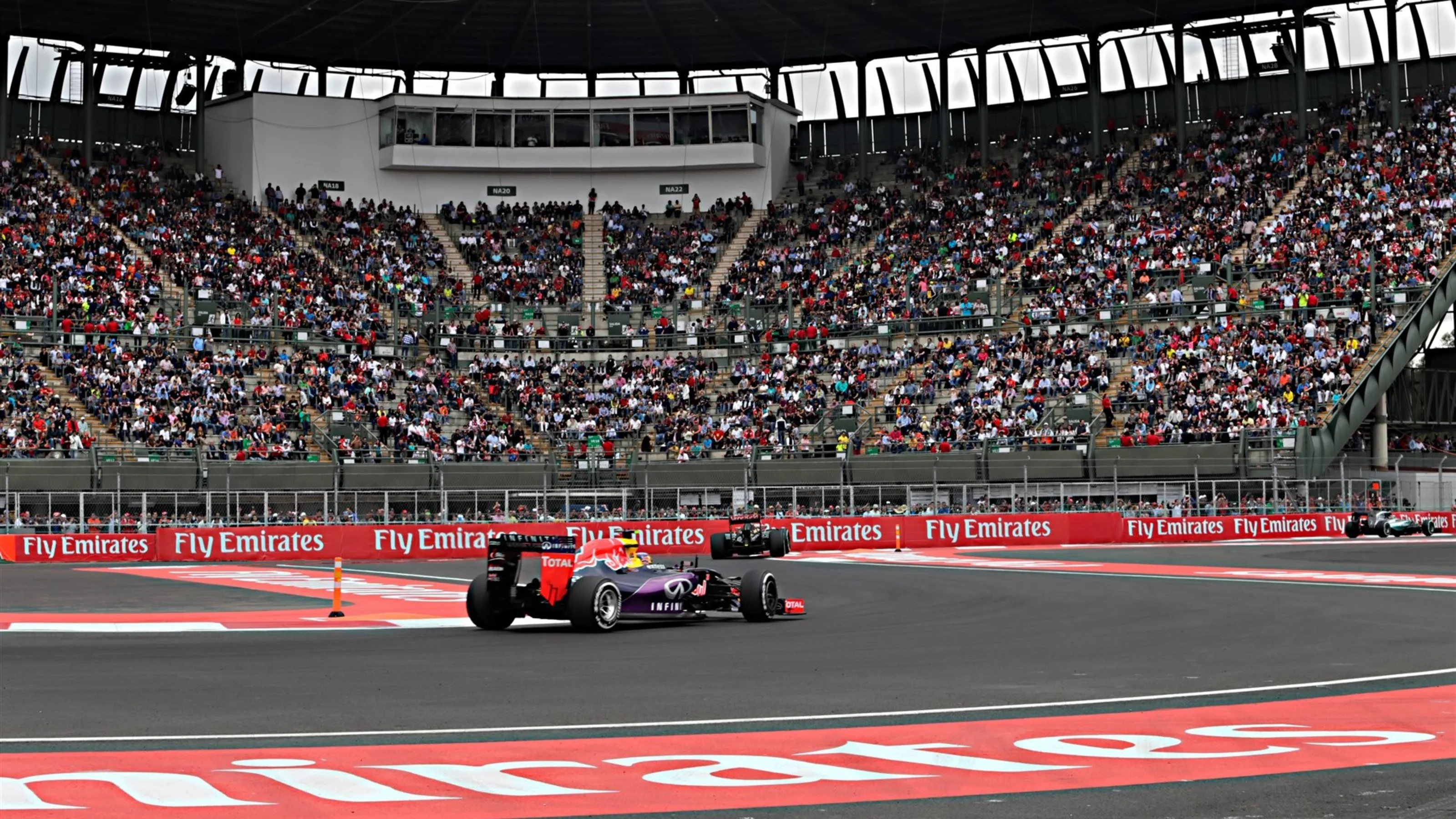 Daniil Kvyat (RUS) Red Bull Racing RB11 at Formula One World Championship, Rd17, Mexican Grand