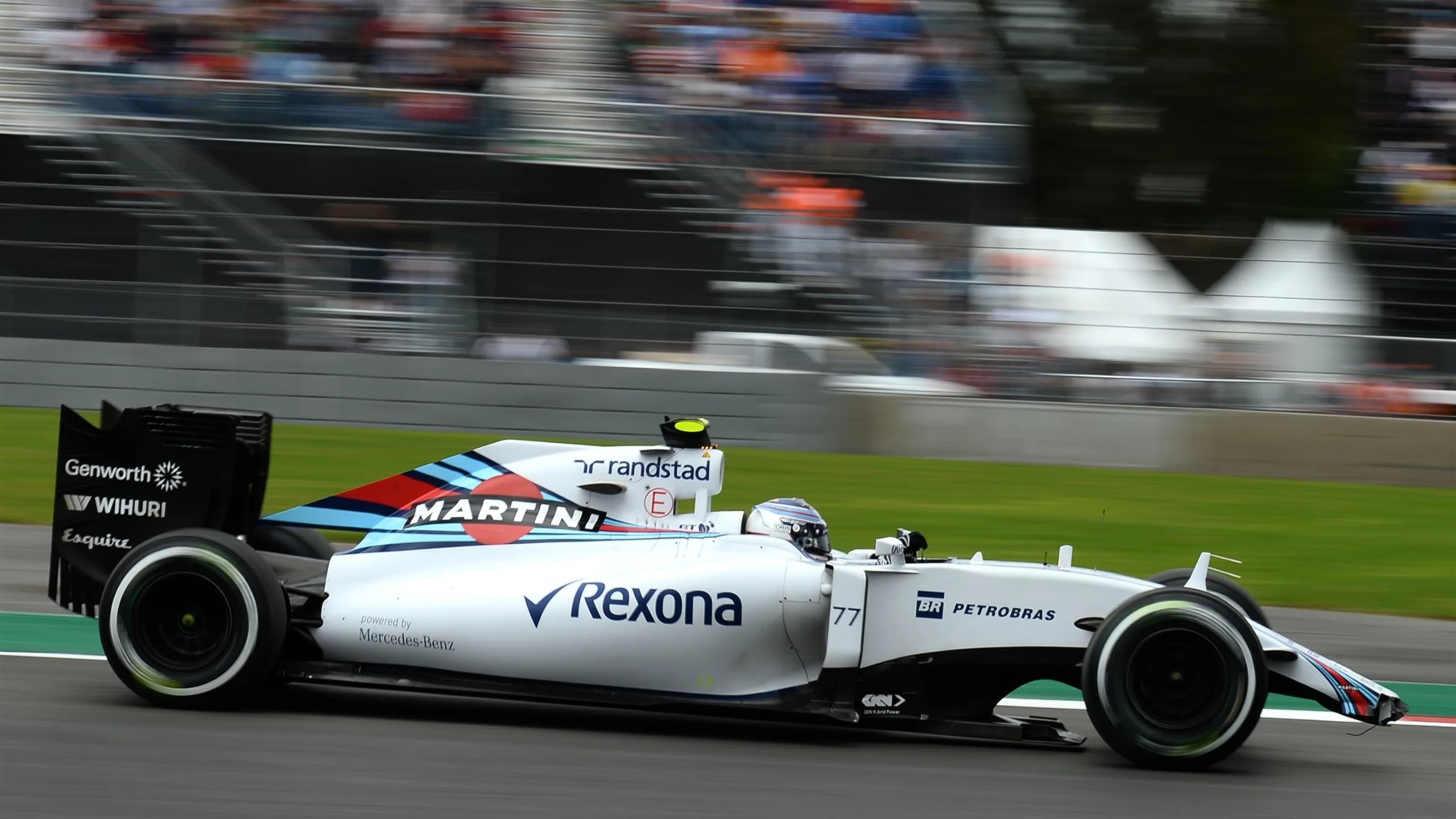 Valtteri Bottas (FIN) Williams FW37 with broken front wing in FP2 at Formula One World